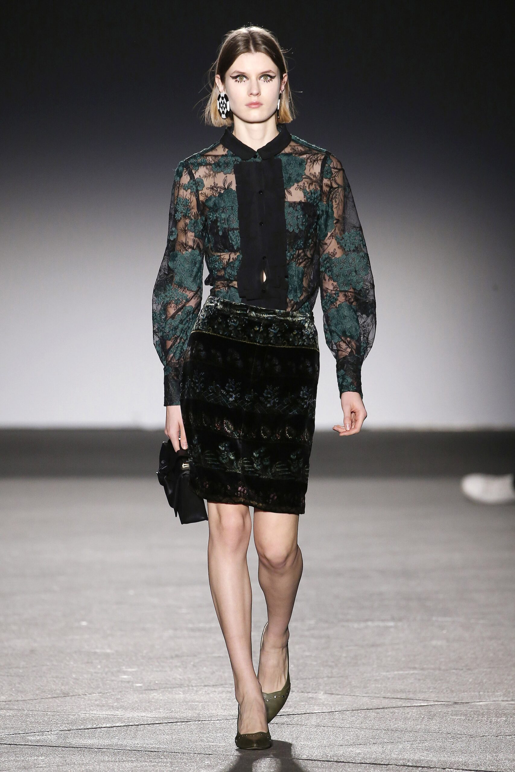 black velvet fitted pencil mini skirt