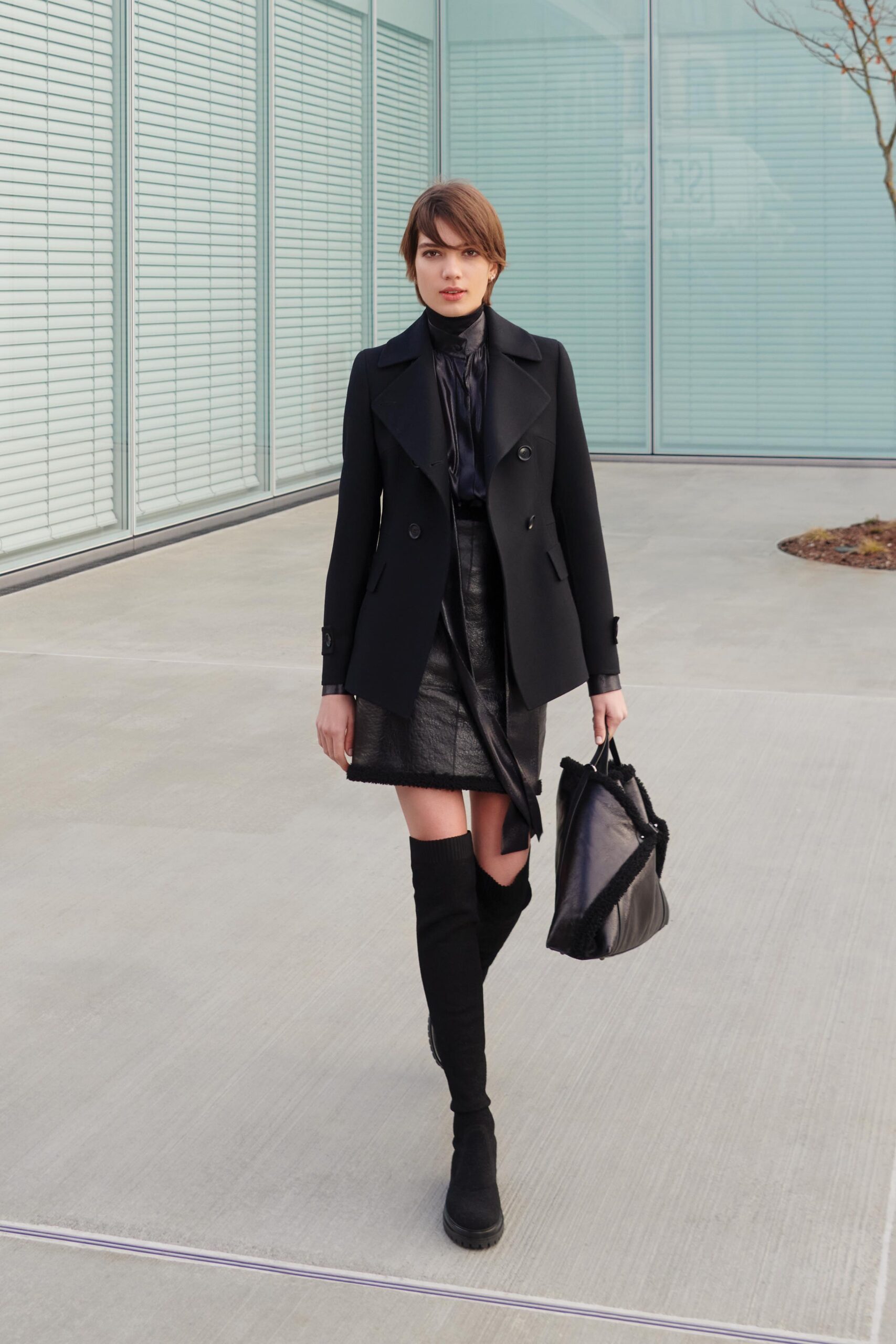 black leather fitted pencil skirt