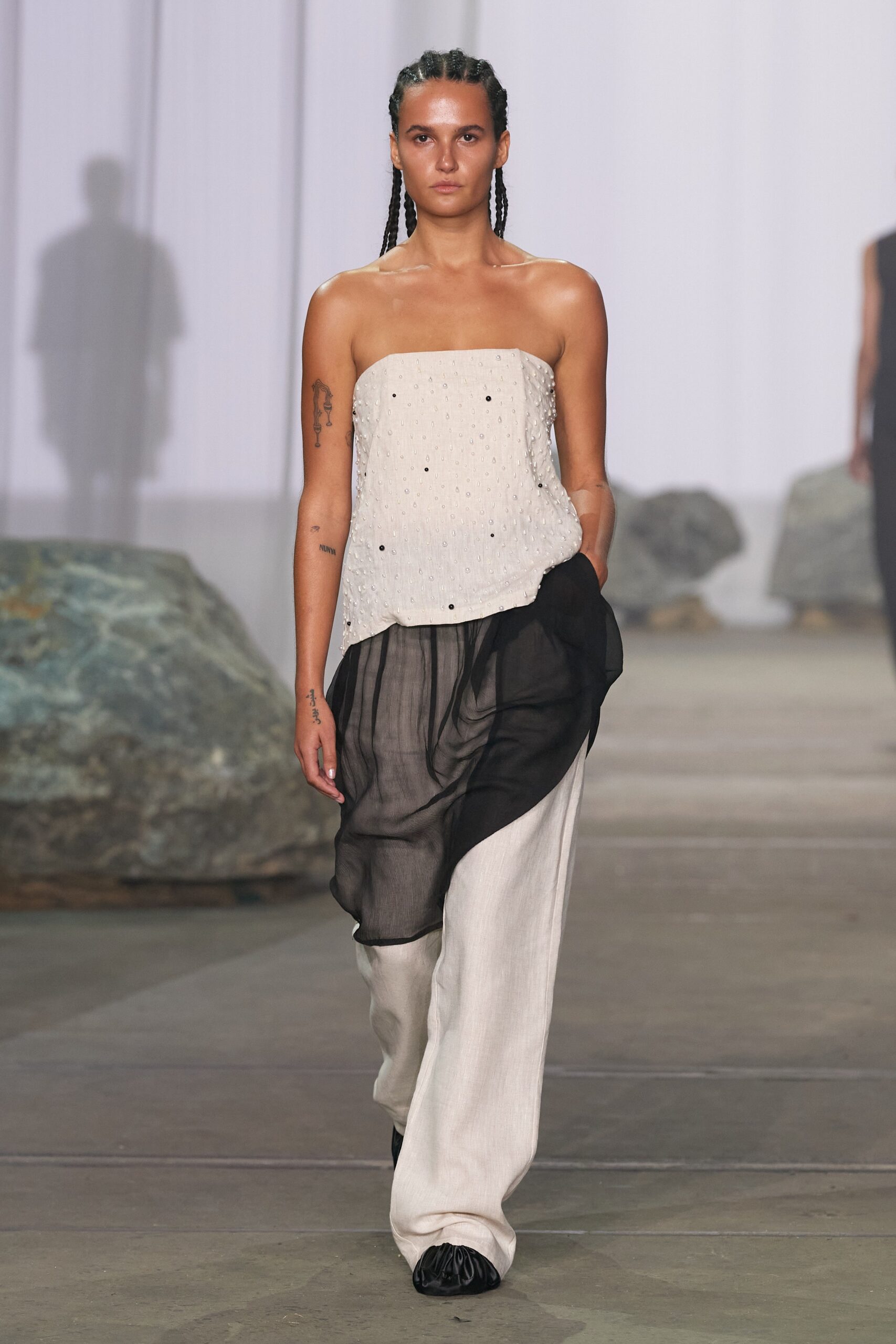 white silk sleeveless strapless relaxed pleated top