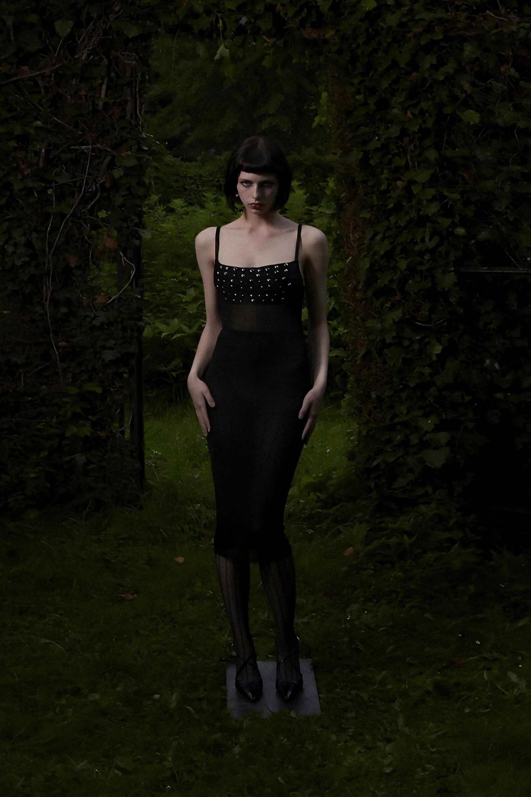 black fitted sleeveless dress