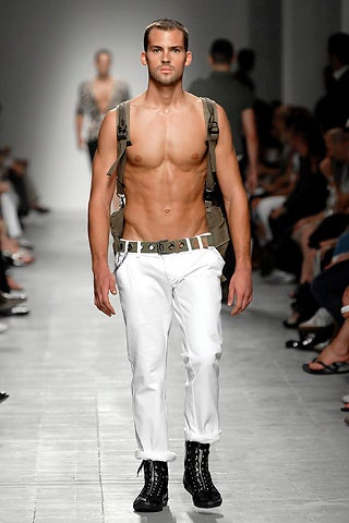 white fitted pants with black boots