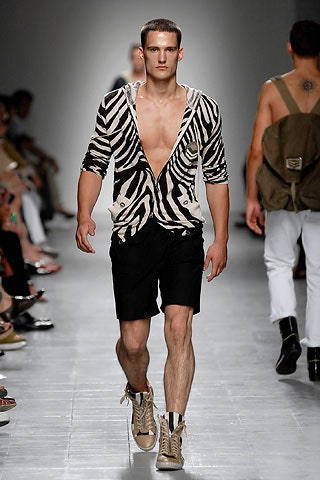 black and white printed hoodie with shorts