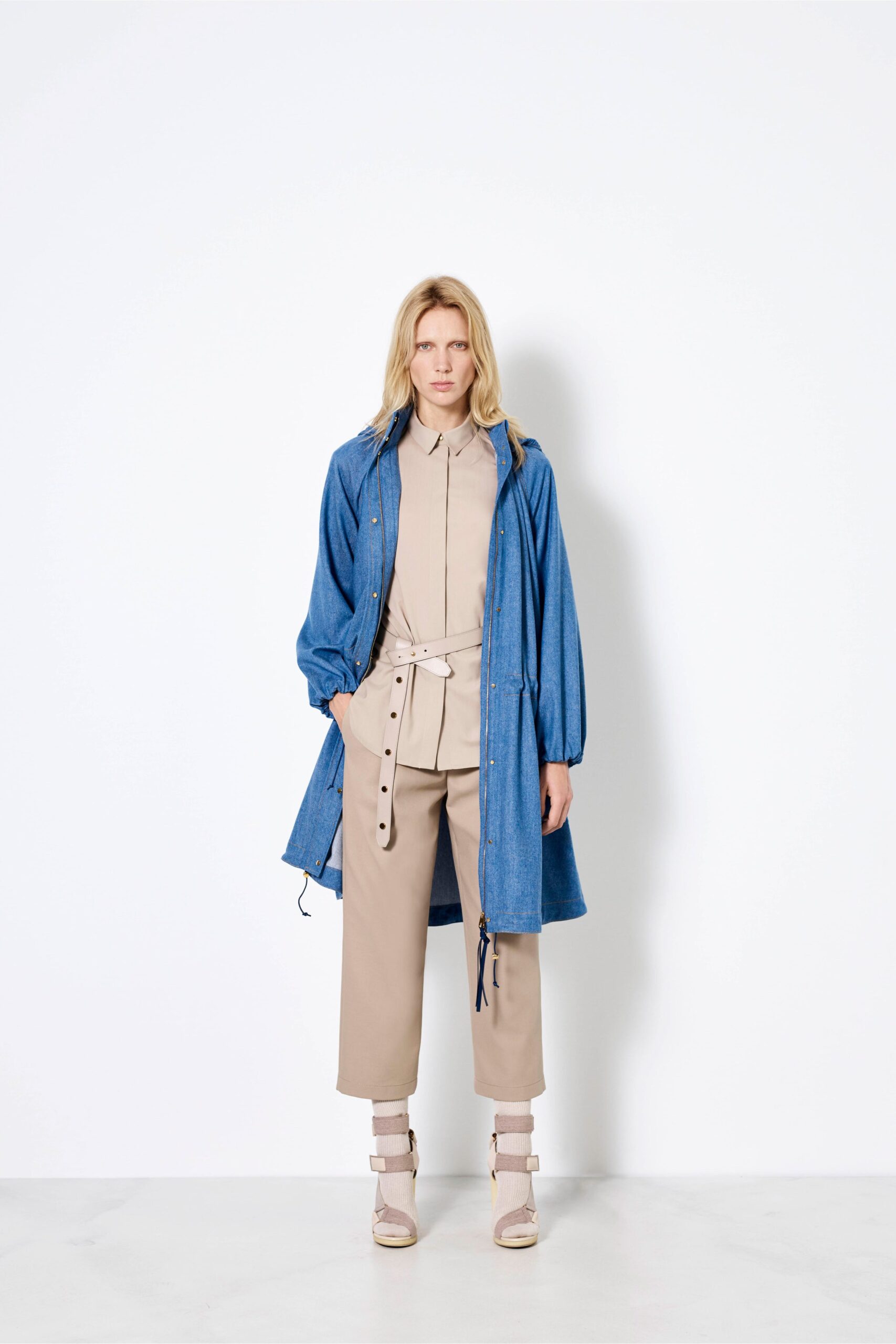 blue denim long-sleeve collared relaxed buttoned coat