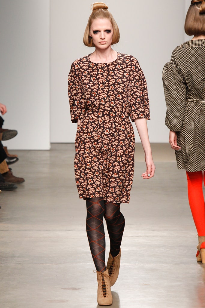 A relaxed brown floral dress with short sleeves and a collared design.