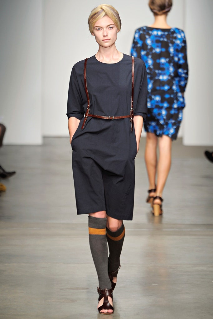 A relaxed black cotton dress with short sleeves and a collared neckline.
