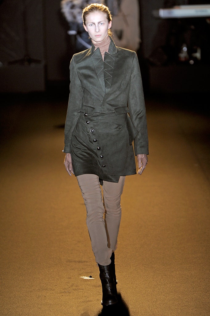 green suede long-sleeve collared fitted buttoned jacket