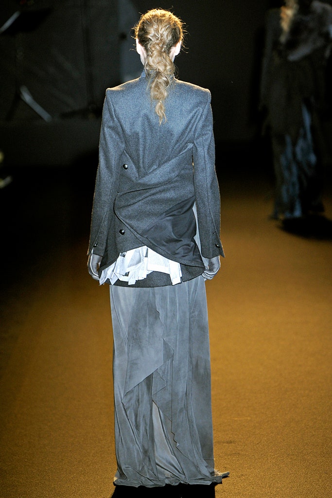 gray wool long-sleeve collared tailored buttoned blazer