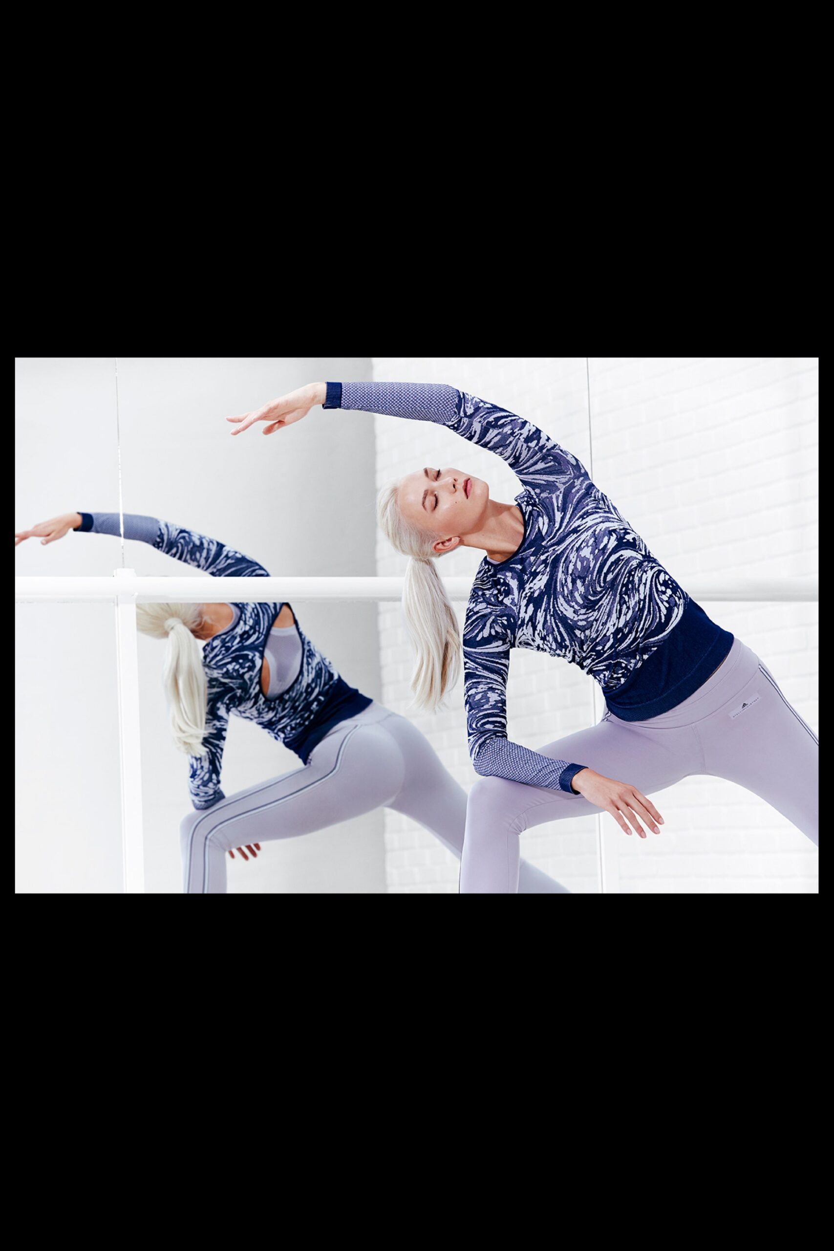 blue printed fitted top and lavender leggings