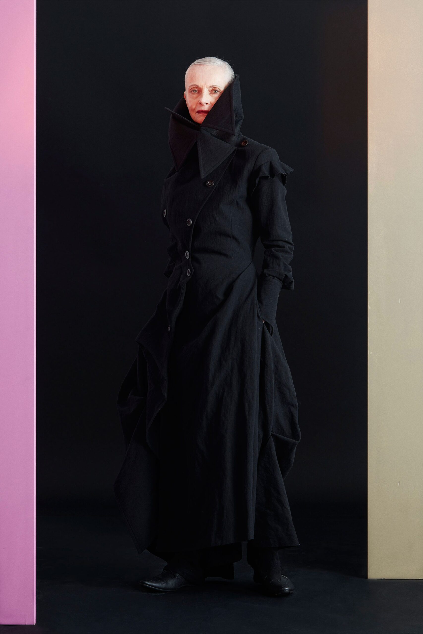 black fitted coat with collar