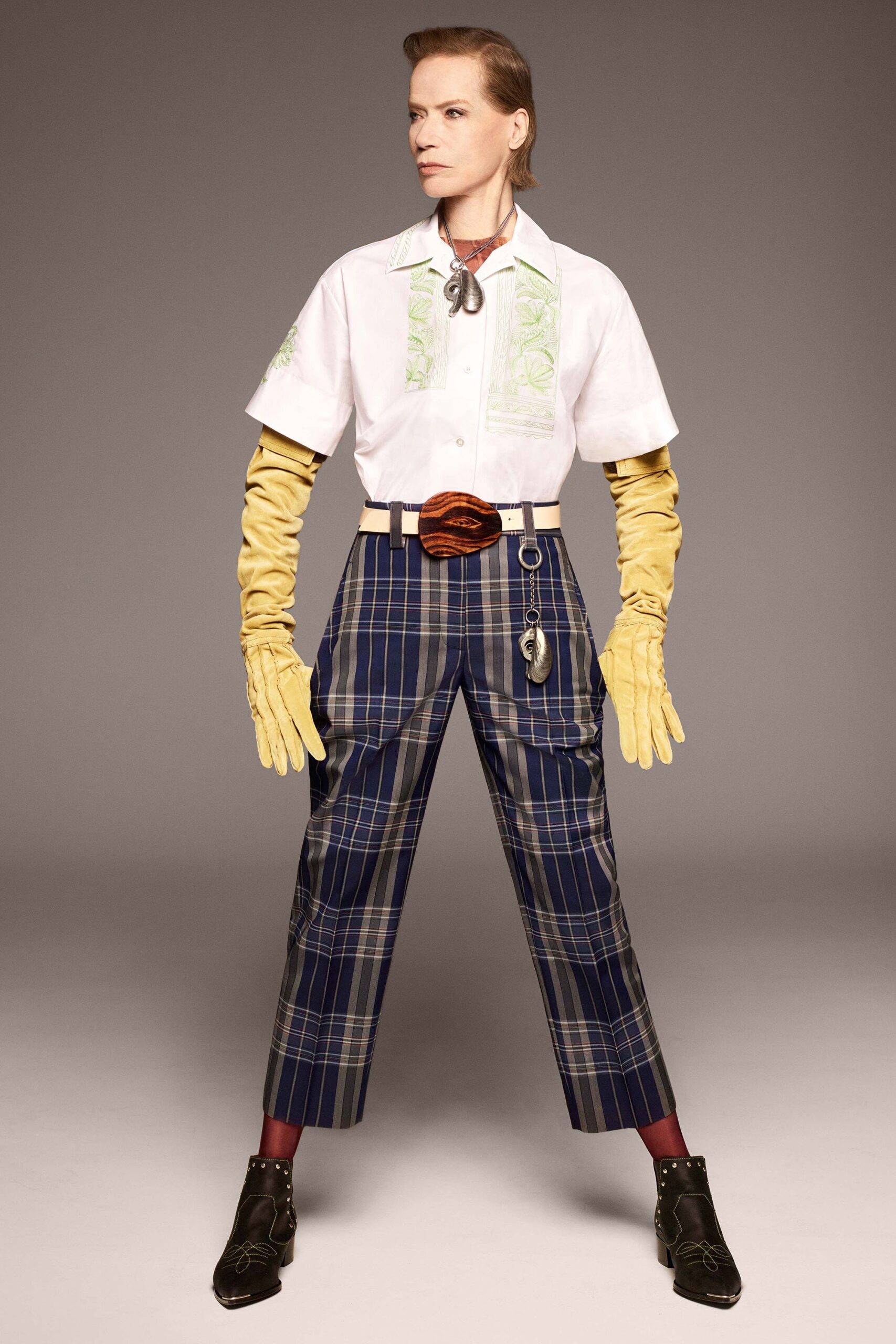 yellow fitted gloves