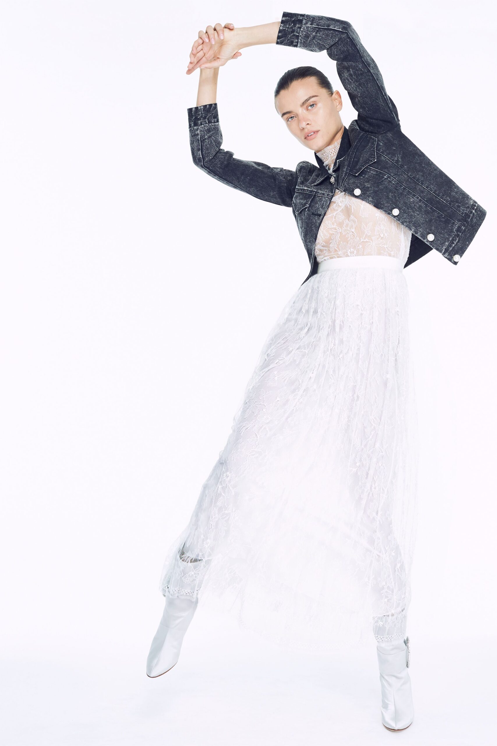 white lace sleeveless v-neck fitted tiered flowing dress