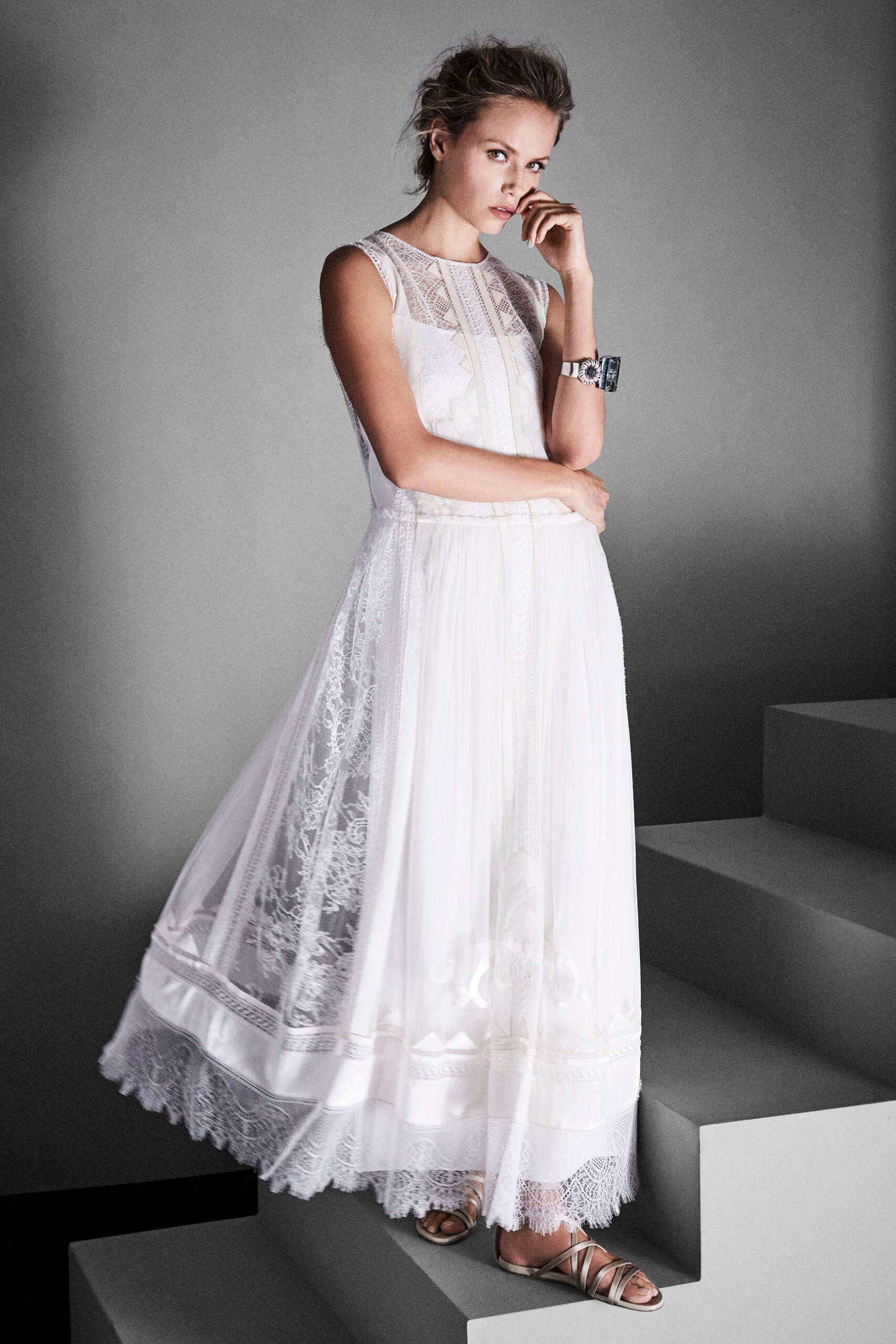 white lace sleeveless dress