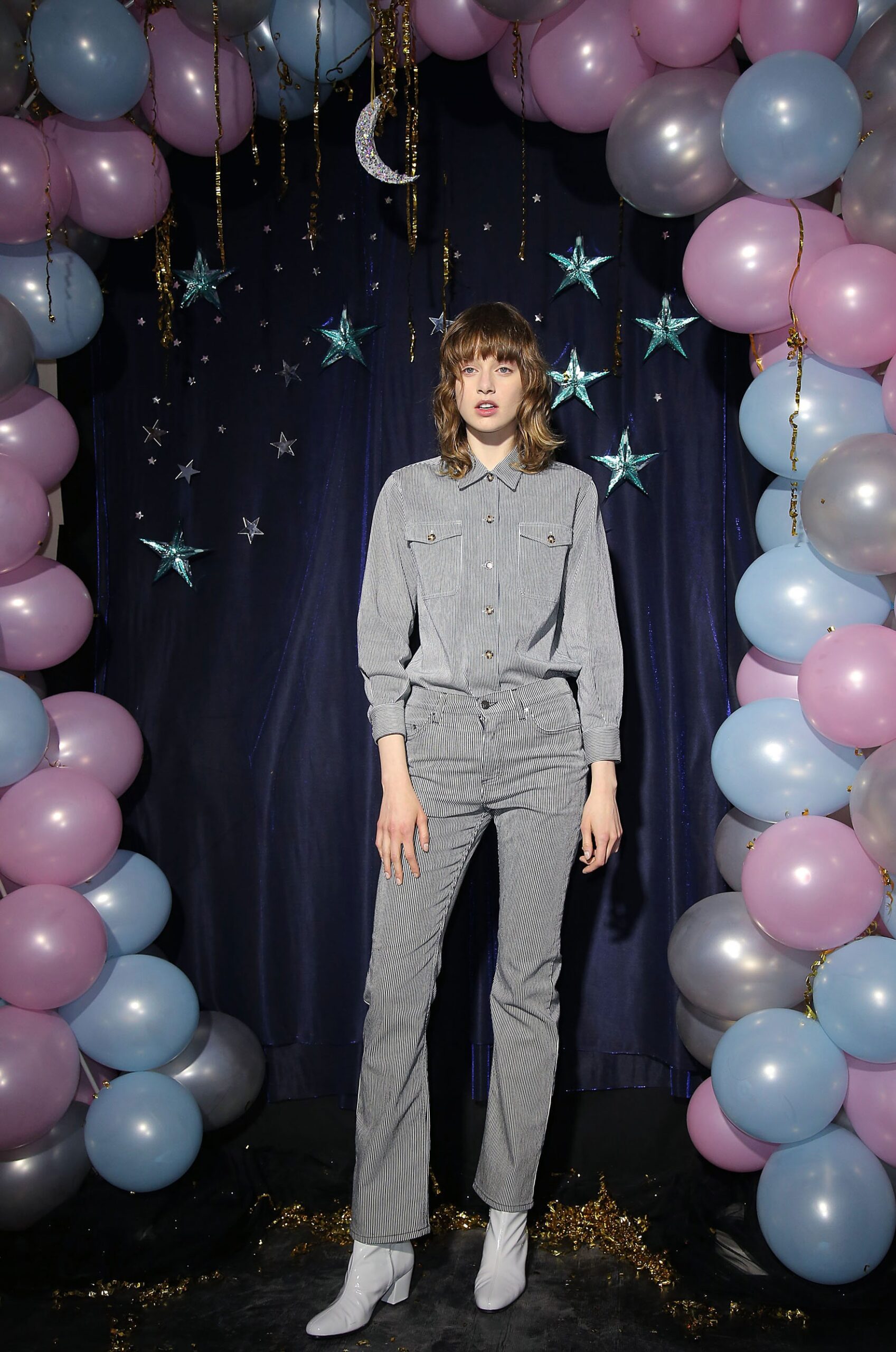 gray fitted shirt and pants