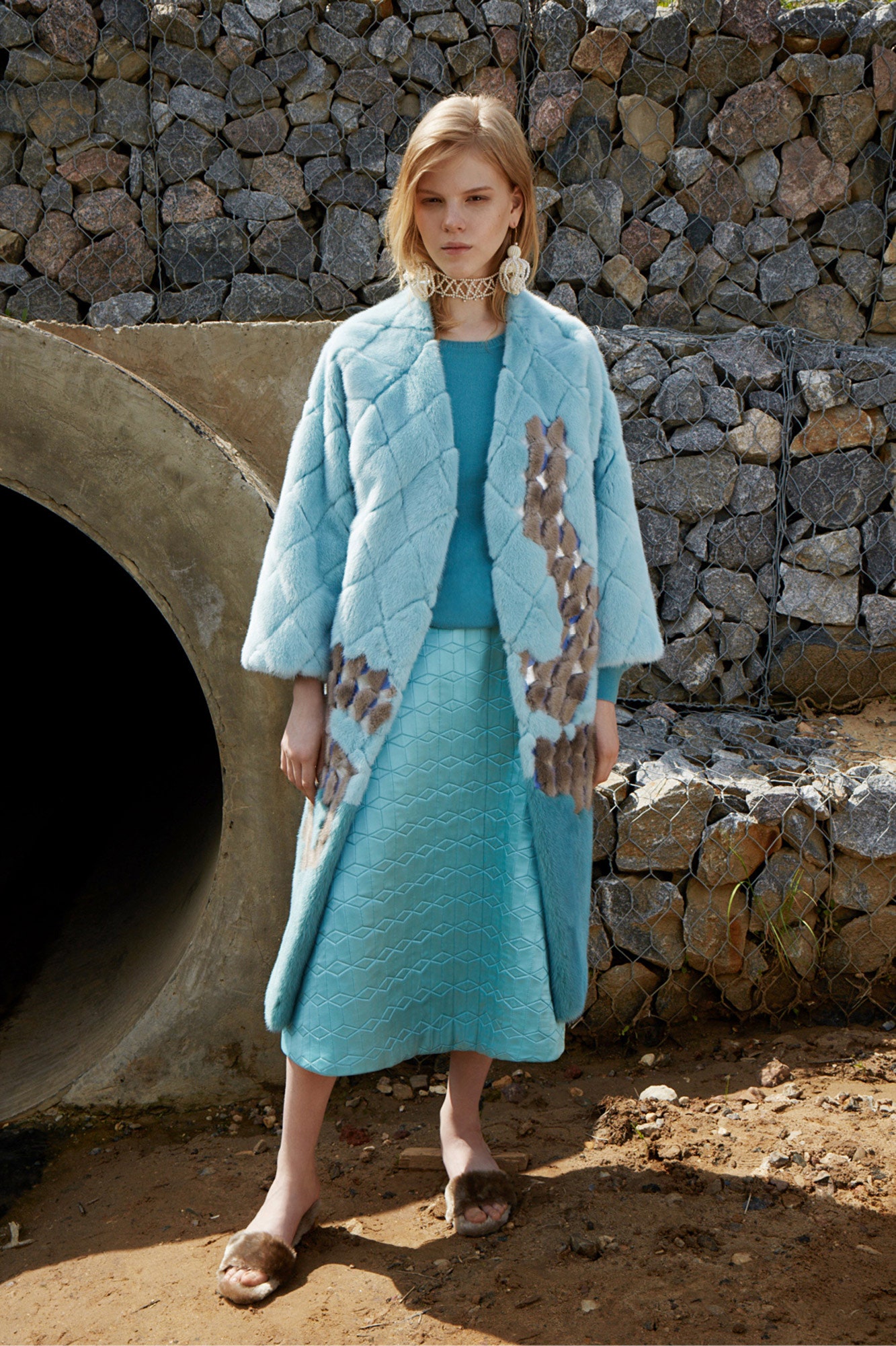 blue faux-fur long-sleeve relaxed quilted coat