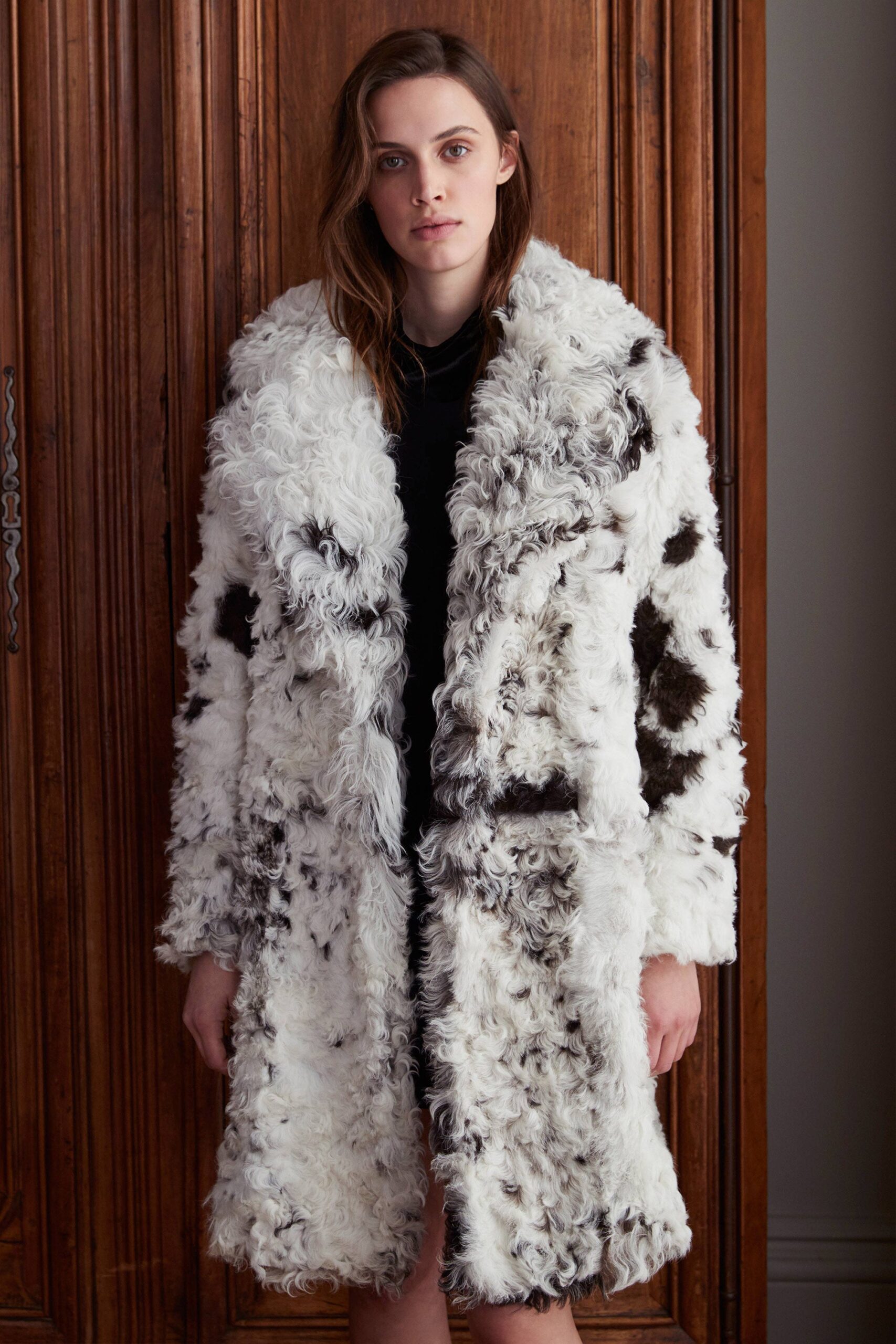white faux-fur long-sleeve relaxed layered coat