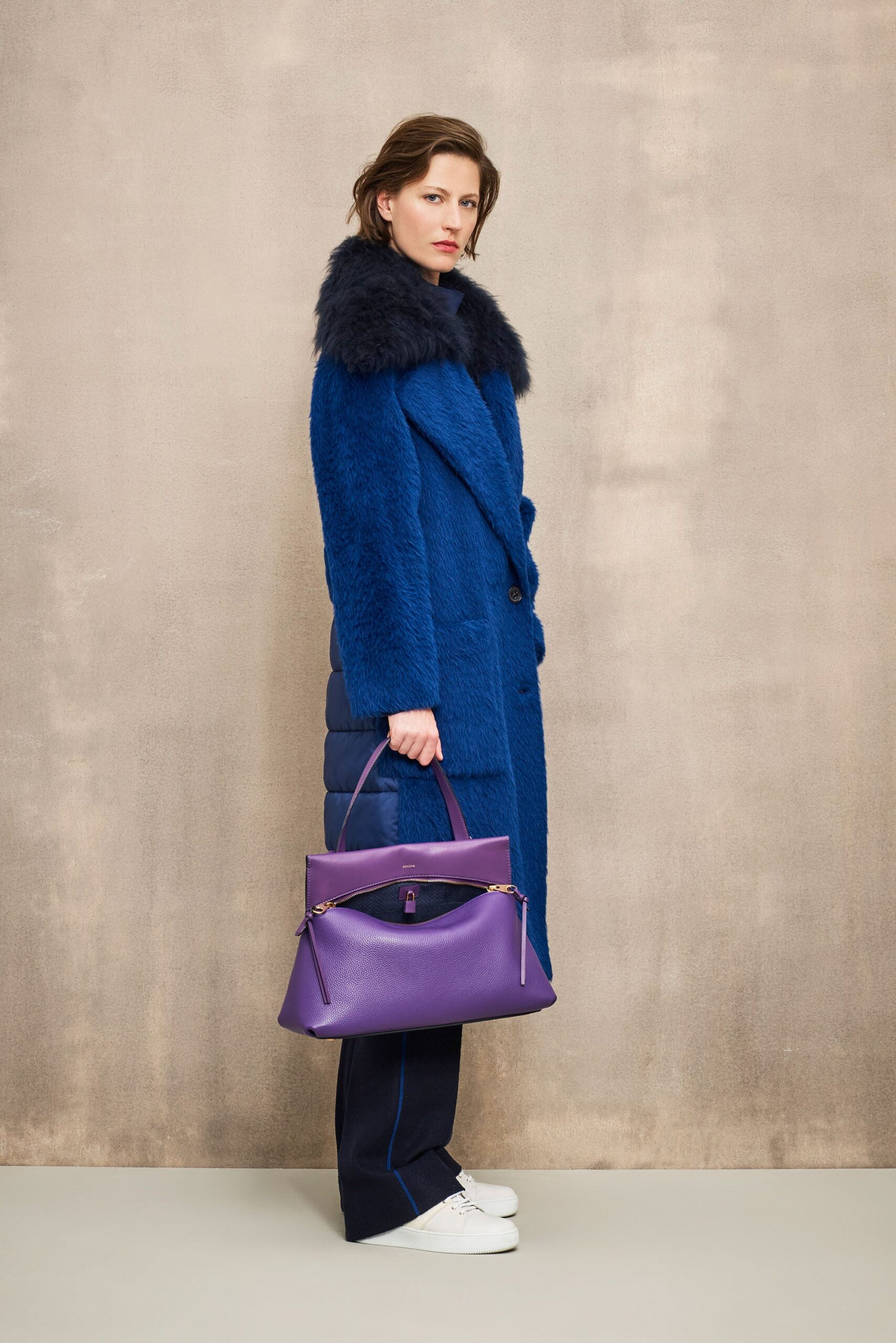 blue fur long-sleeve collared fitted buttoned coat