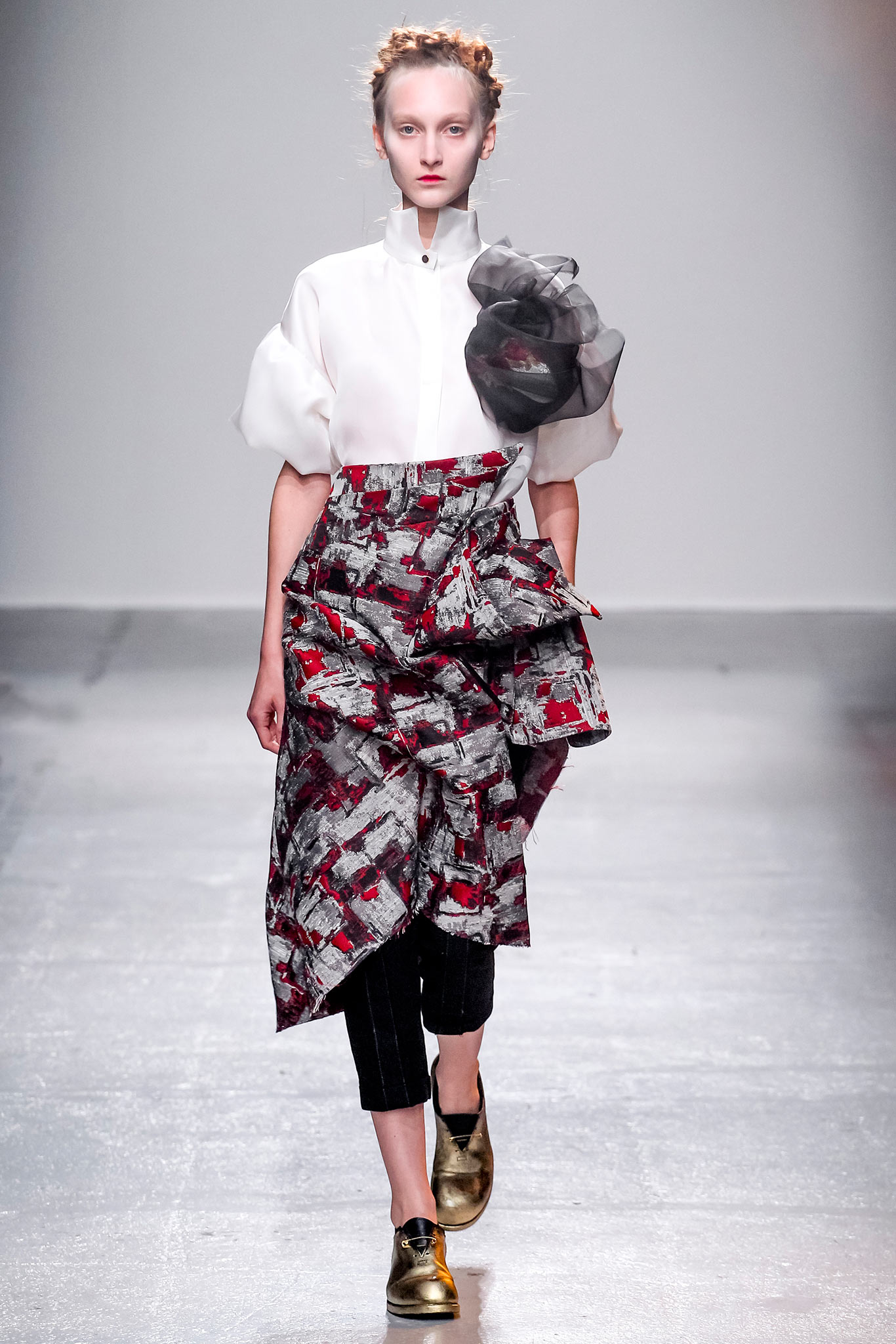 white blouse multi-layered skirt