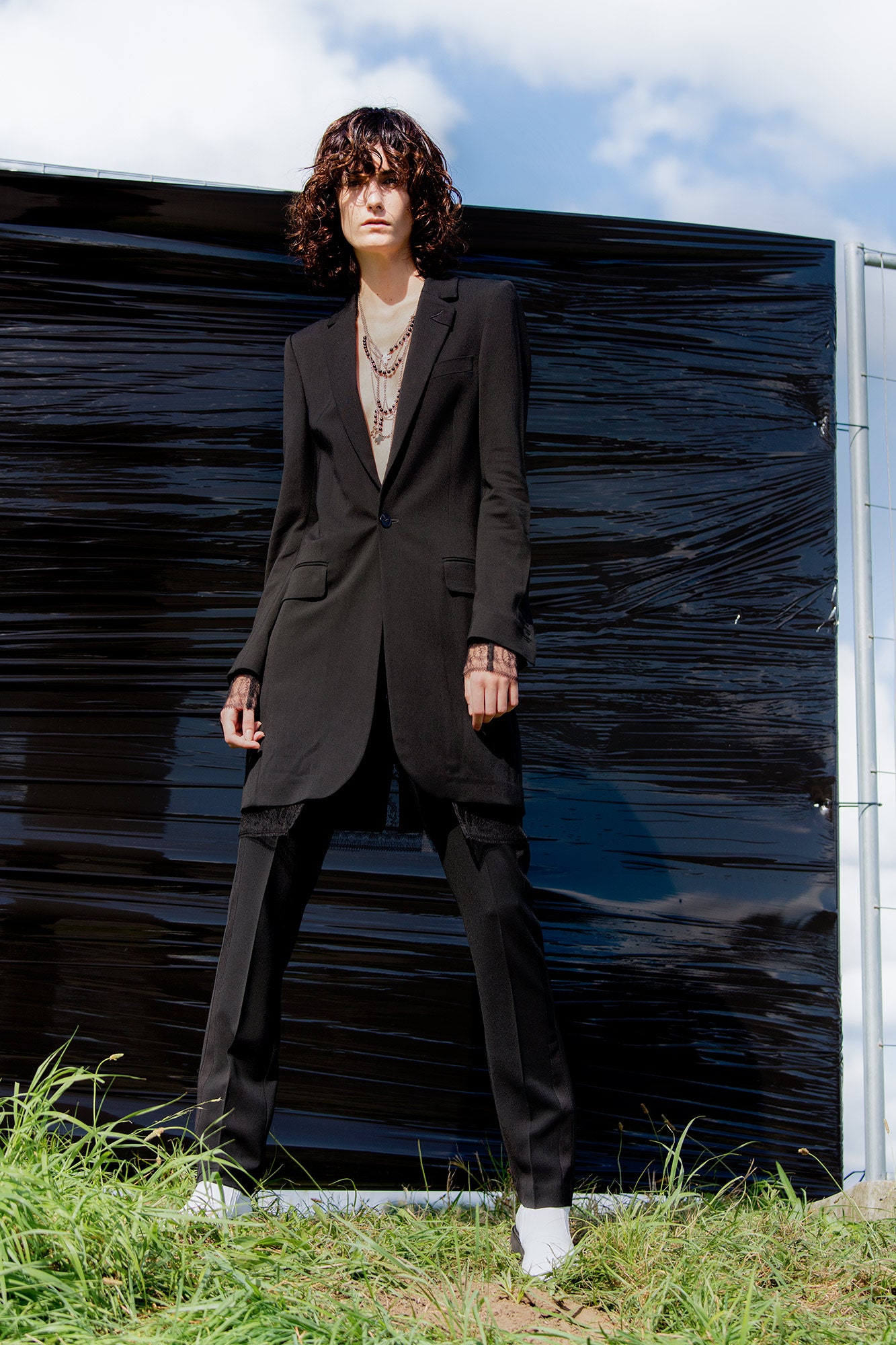 black wool long-sleeve collared tailored buttoned suit
