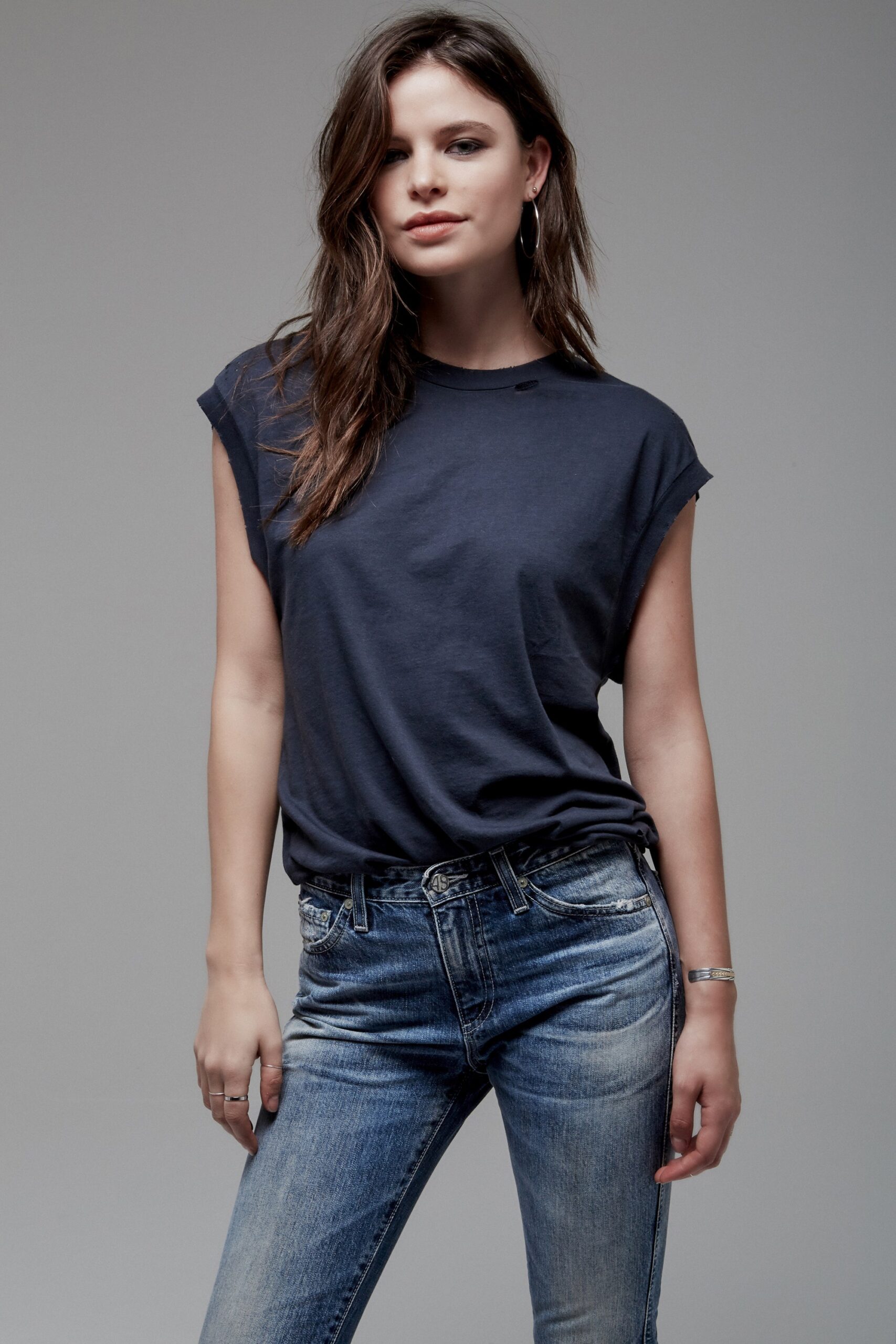 blue relaxed t-shirt with slim jeans
