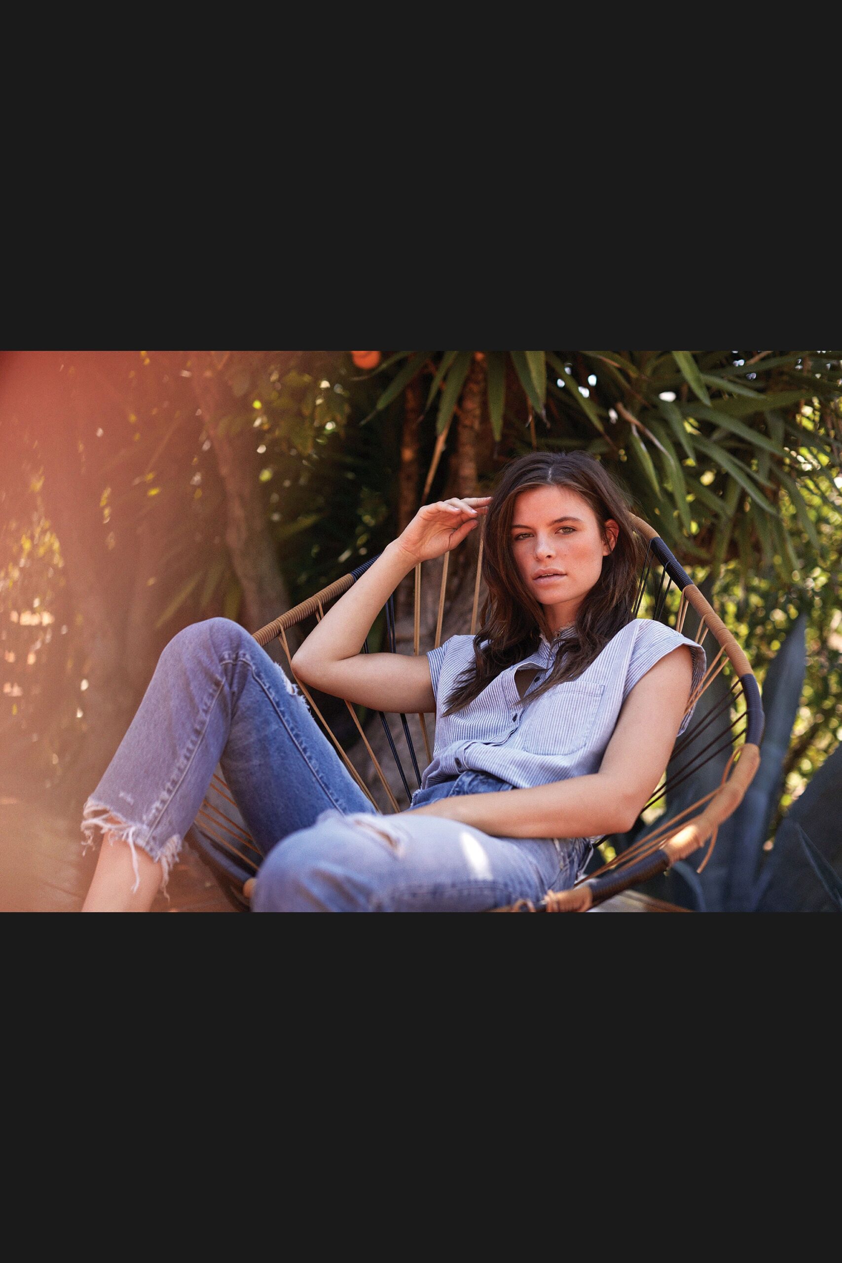 relaxed blue and white shirt with fitted jeans