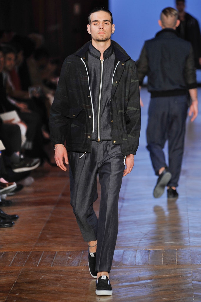 black cotton long-sleeve collared relaxed zippered jacket