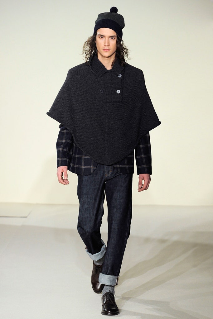 black wool sleeveless relaxed buttoned poncho