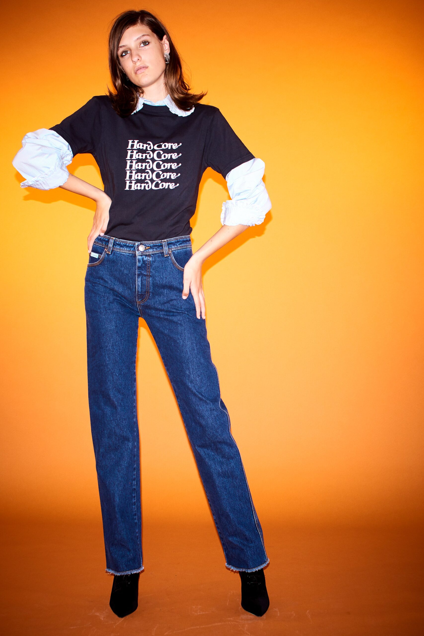 black cotton short-sleeve collared fitted printed t-shirt