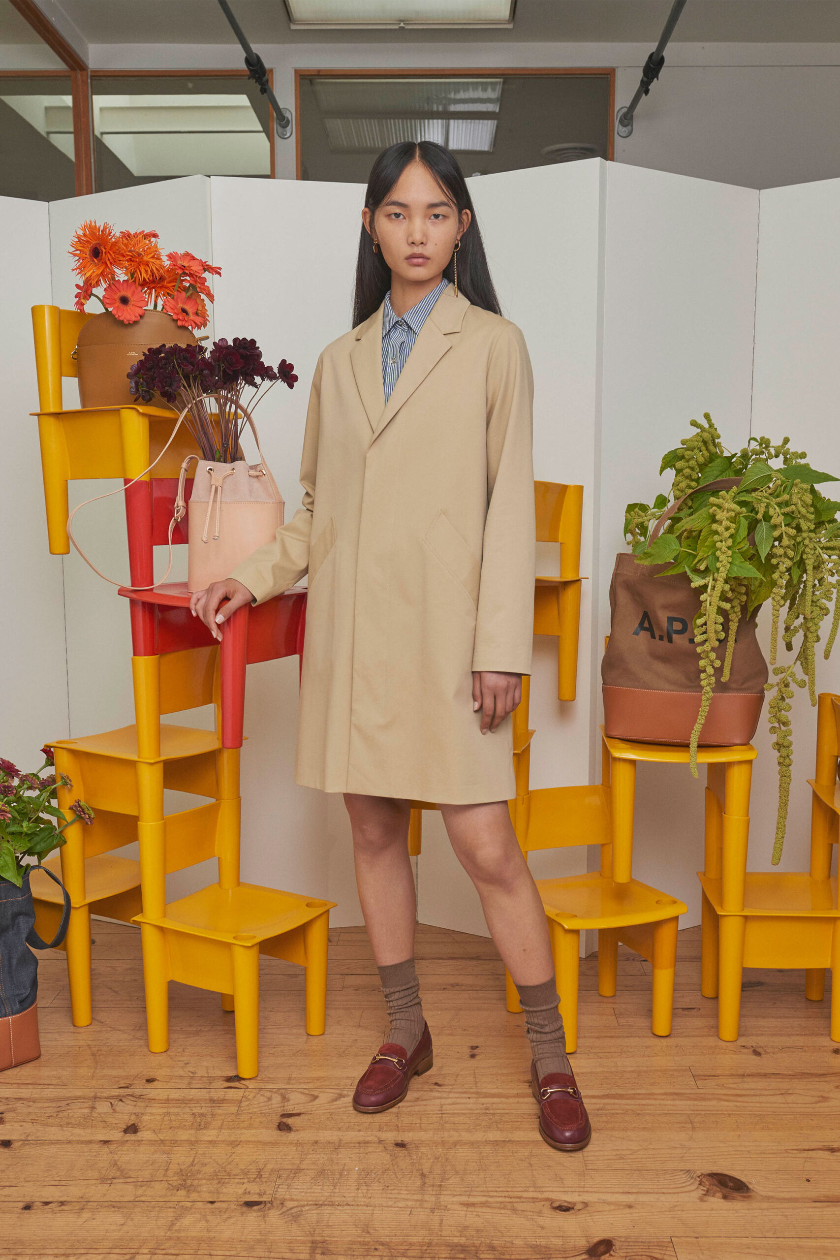 beige cotton long-sleeve collared relaxed buttoned short blazer