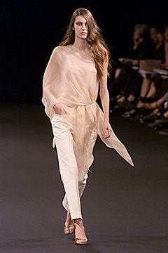 beige chiffon top with white pants