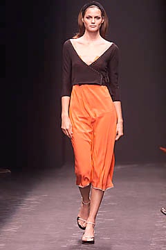 black long-sleeve v-neck fitted buttoned top