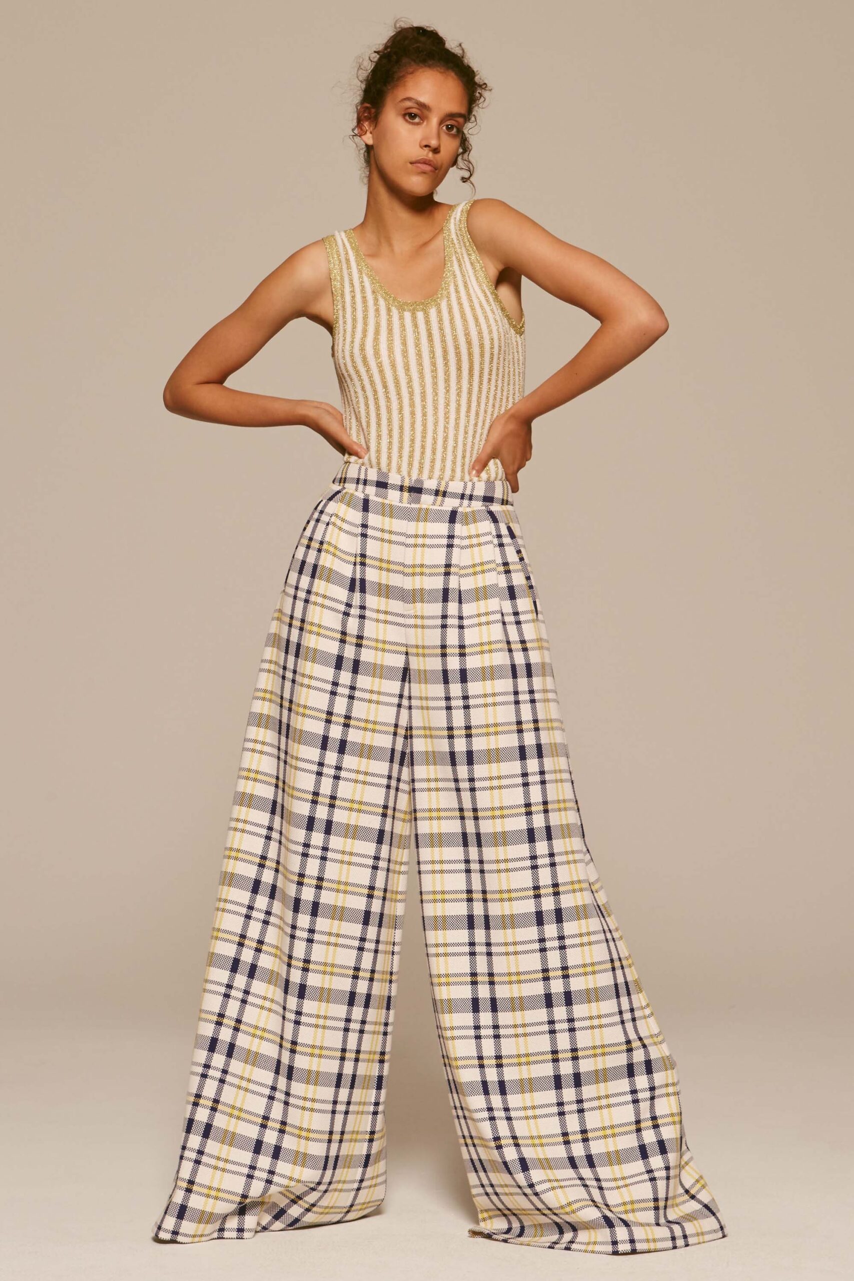 gold cotton sleeveless scoop-neck fitted striped top