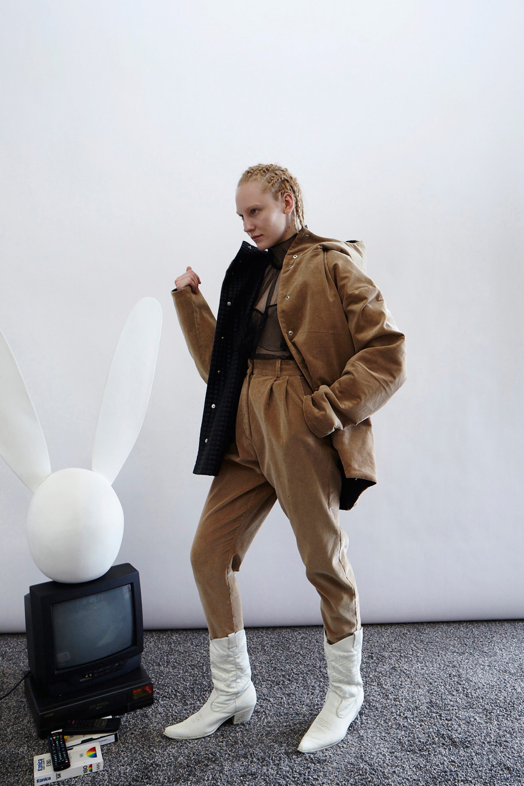 beige cotton long-sleeve collared oversized buttoned jacket