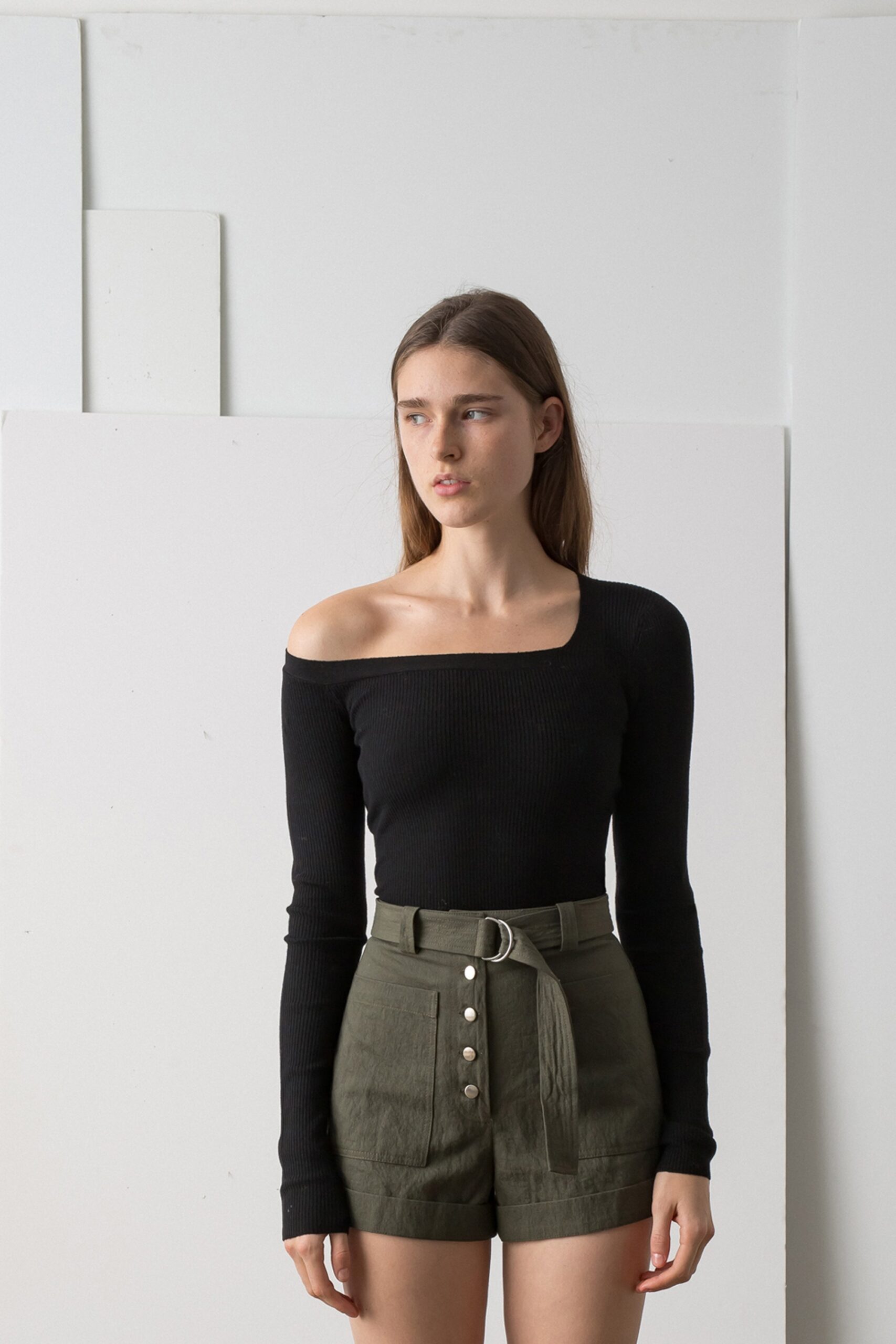 green cotton high-waisted buttoned shorts