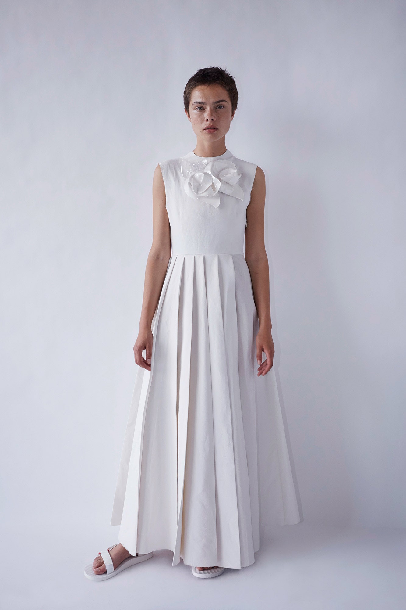 white fitted sleeveless dress