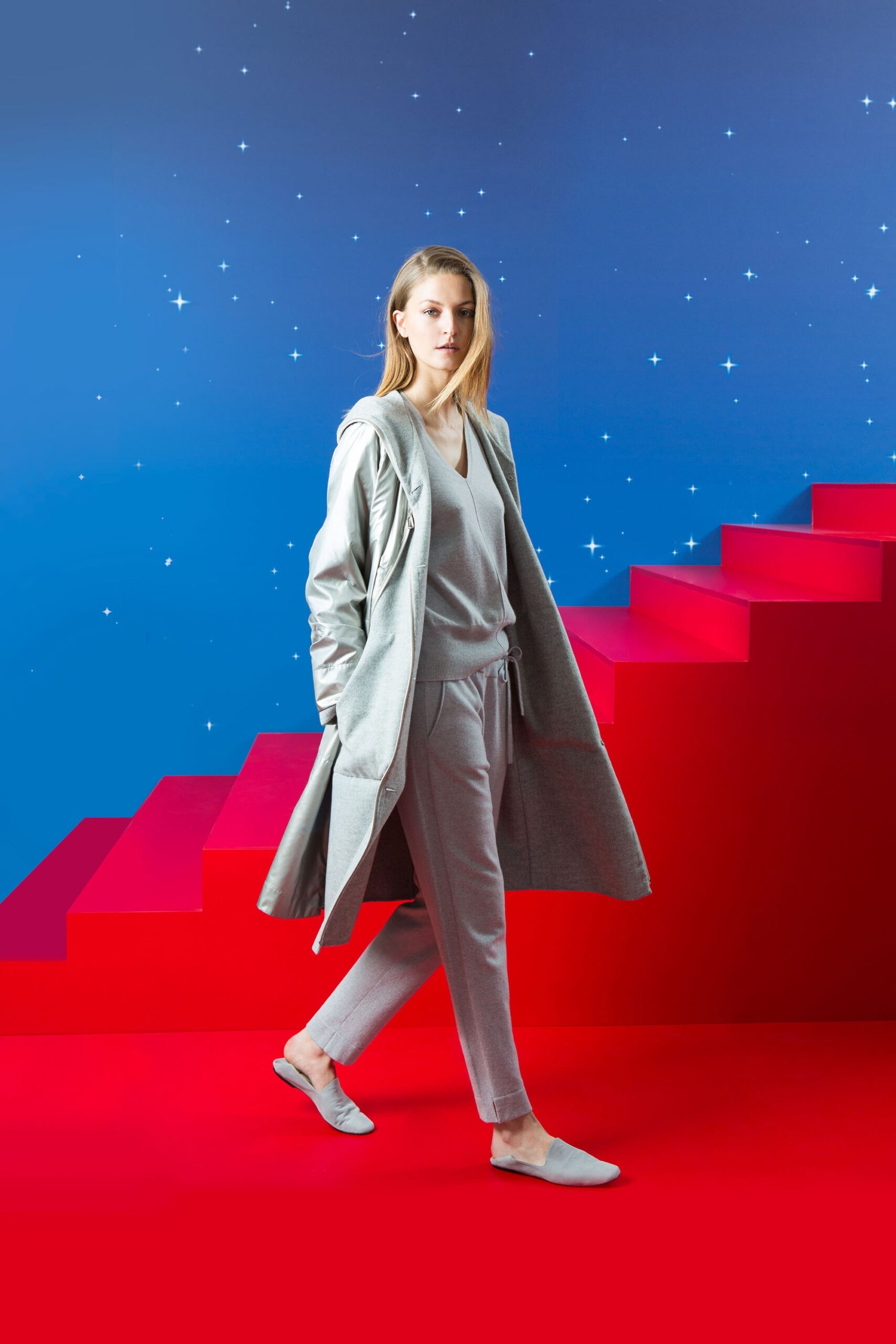 gray cotton long-sleeve collared relaxed zippered coat