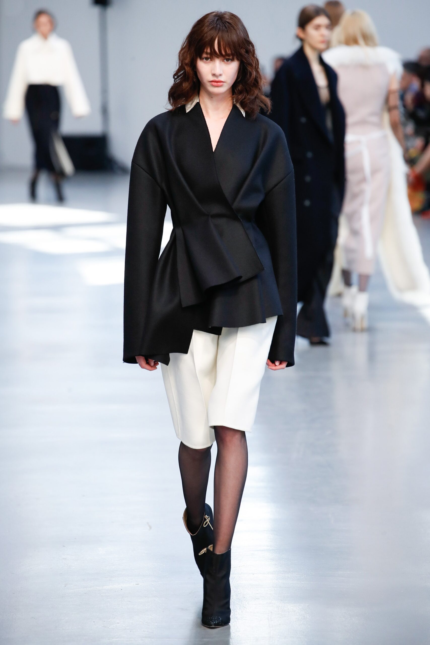 black wool long-sleeve v-neck relaxed draped jacket