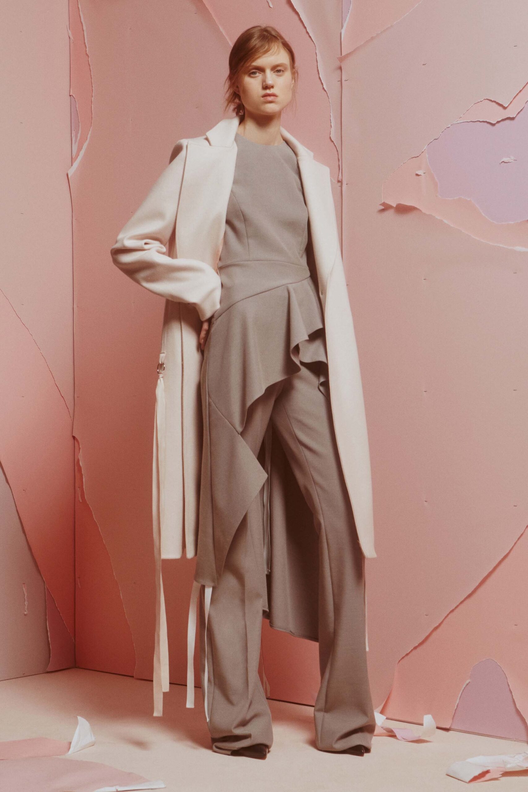 white wool long-sleeve collared relaxed draped coat