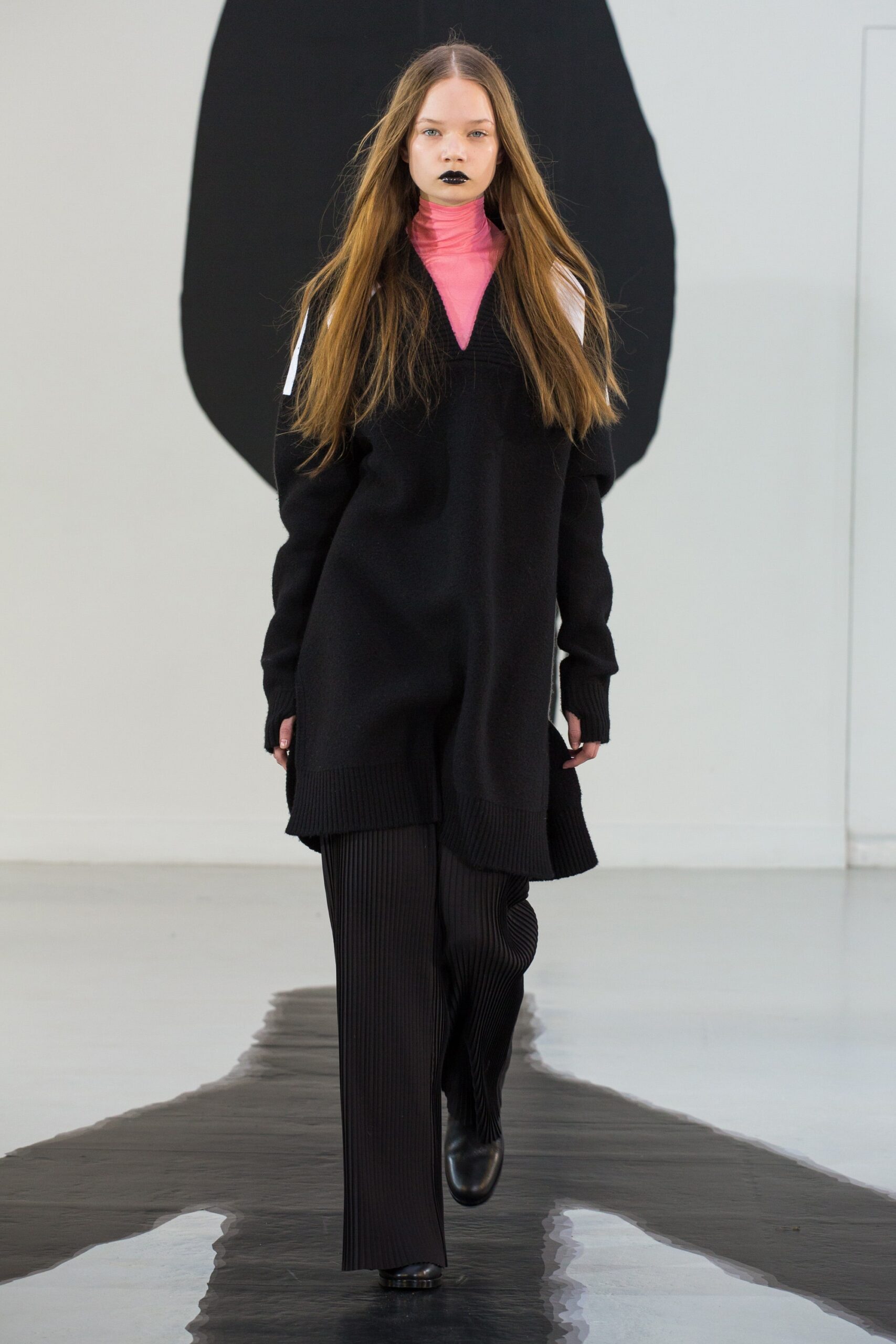 black wool long-sleeve v-neck oversized layered short dress