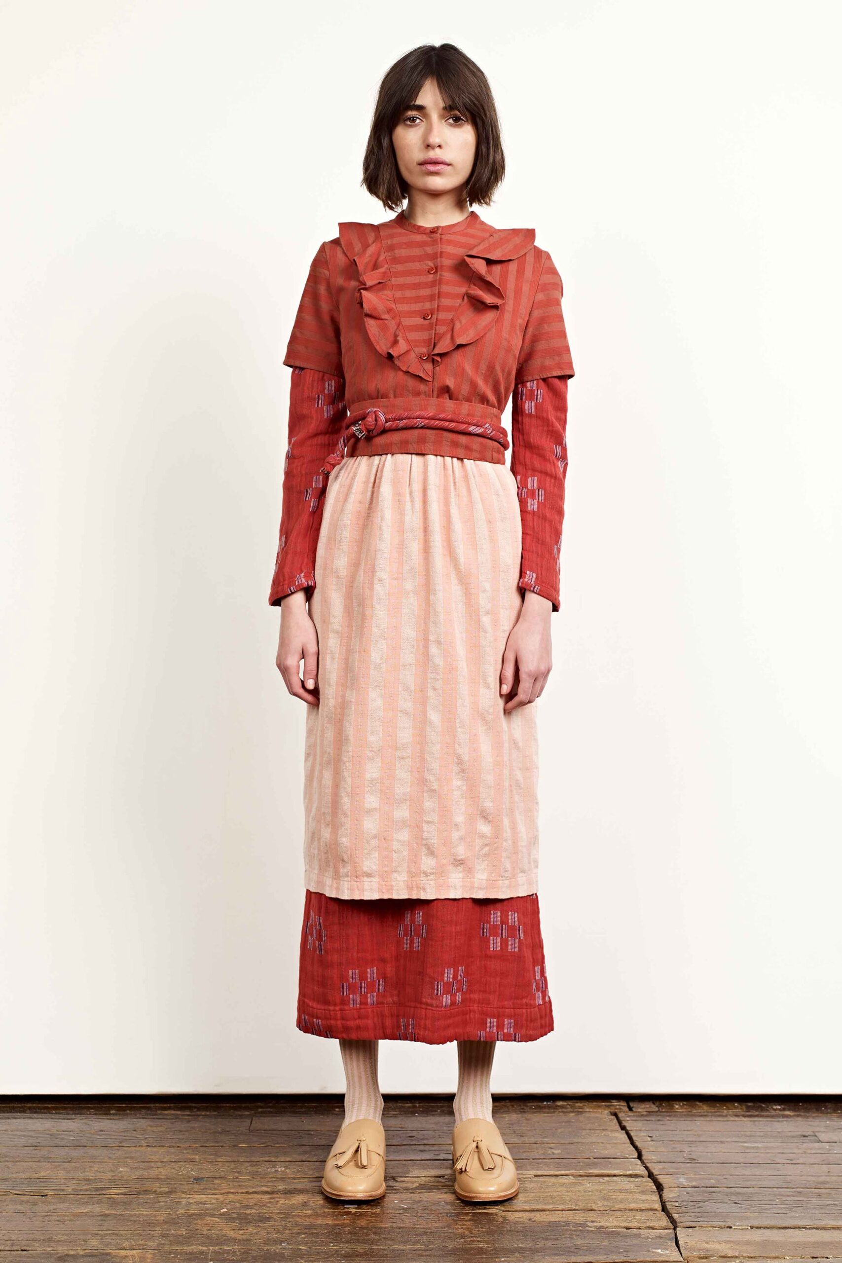 red cotton short-sleeve collared fitted ruffled top