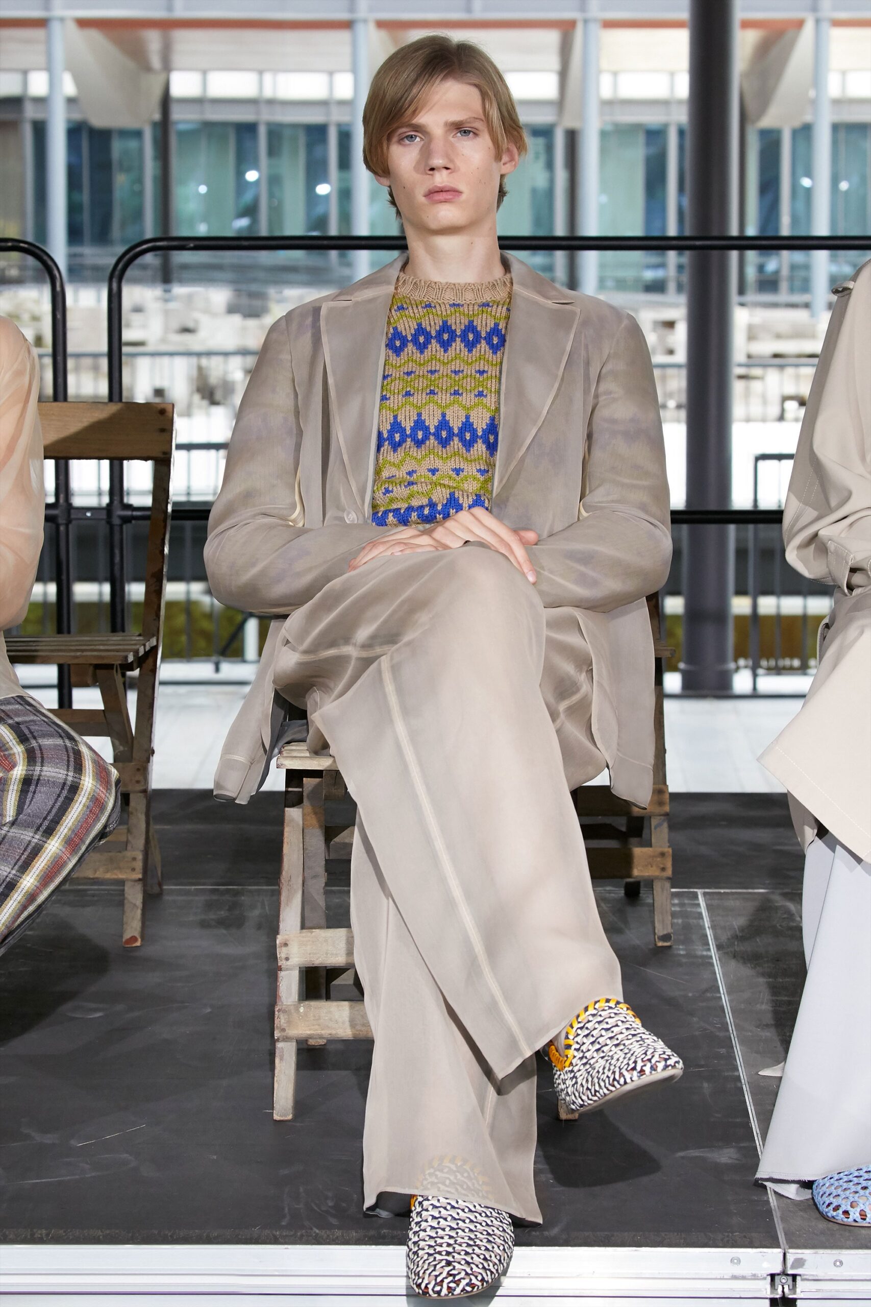 beige silk long-sleeve collared tailored buttoned shiny suit