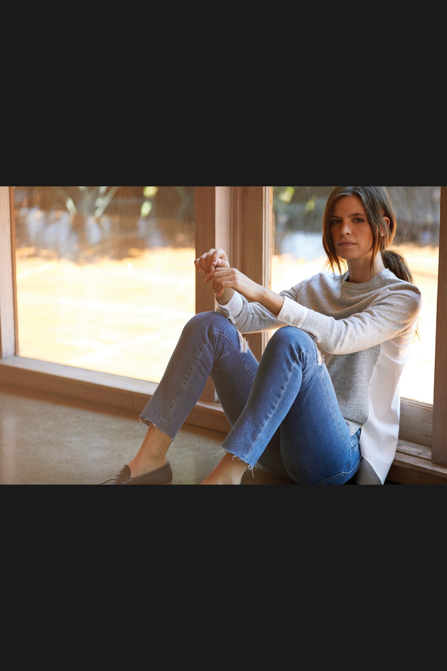 gray layered sweater with blue jeans