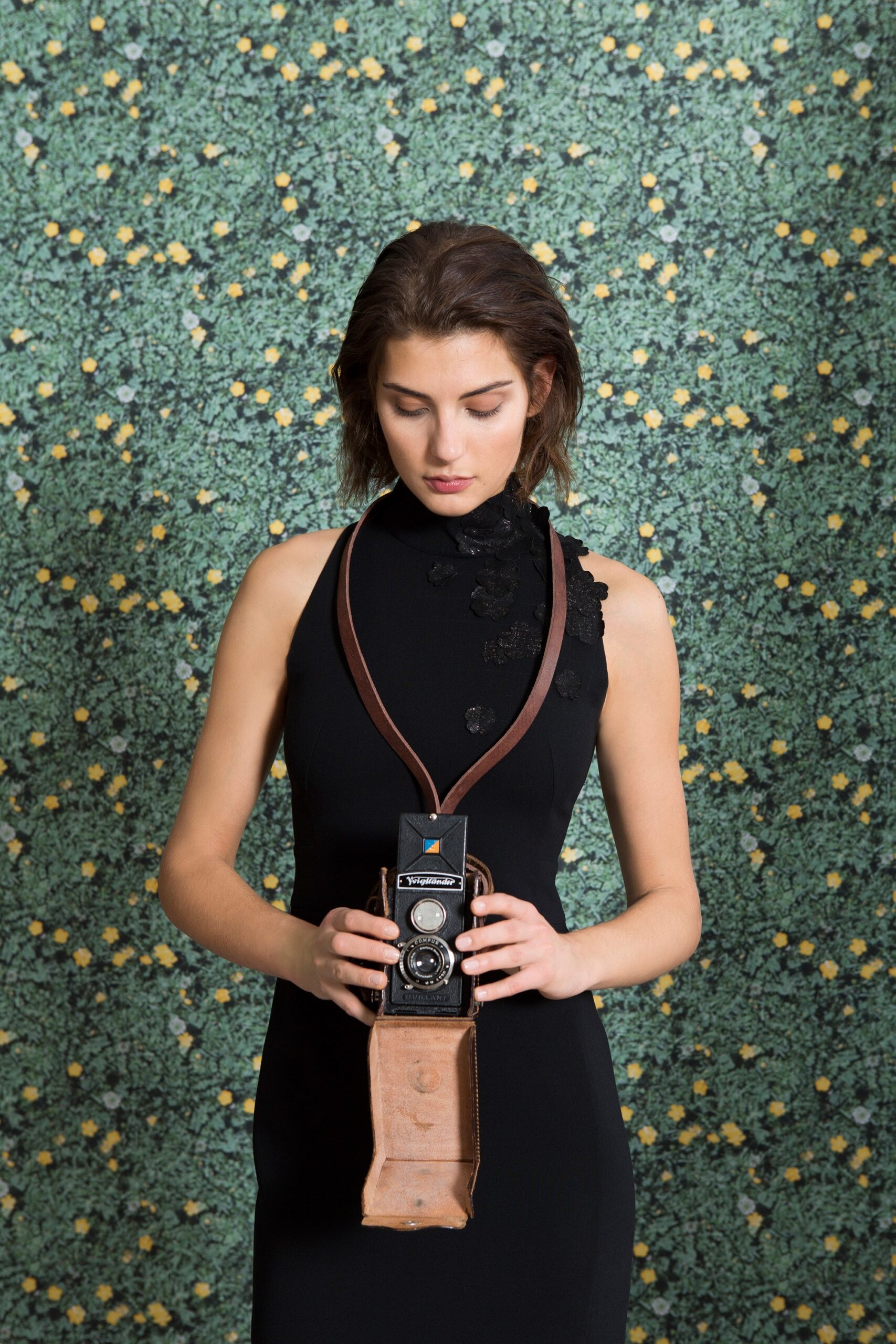 black fitted sleeveless dress