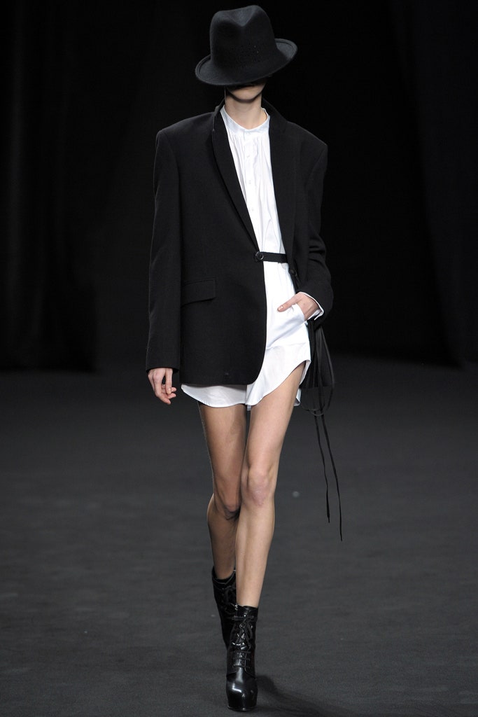 oversized black blazer with white shirt