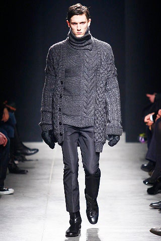 gray wool long-sleeve turtleneck oversized sweater