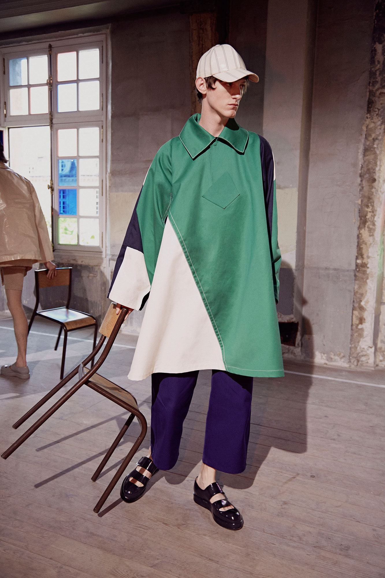 green long-sleeve collared oversized color-blocked coat