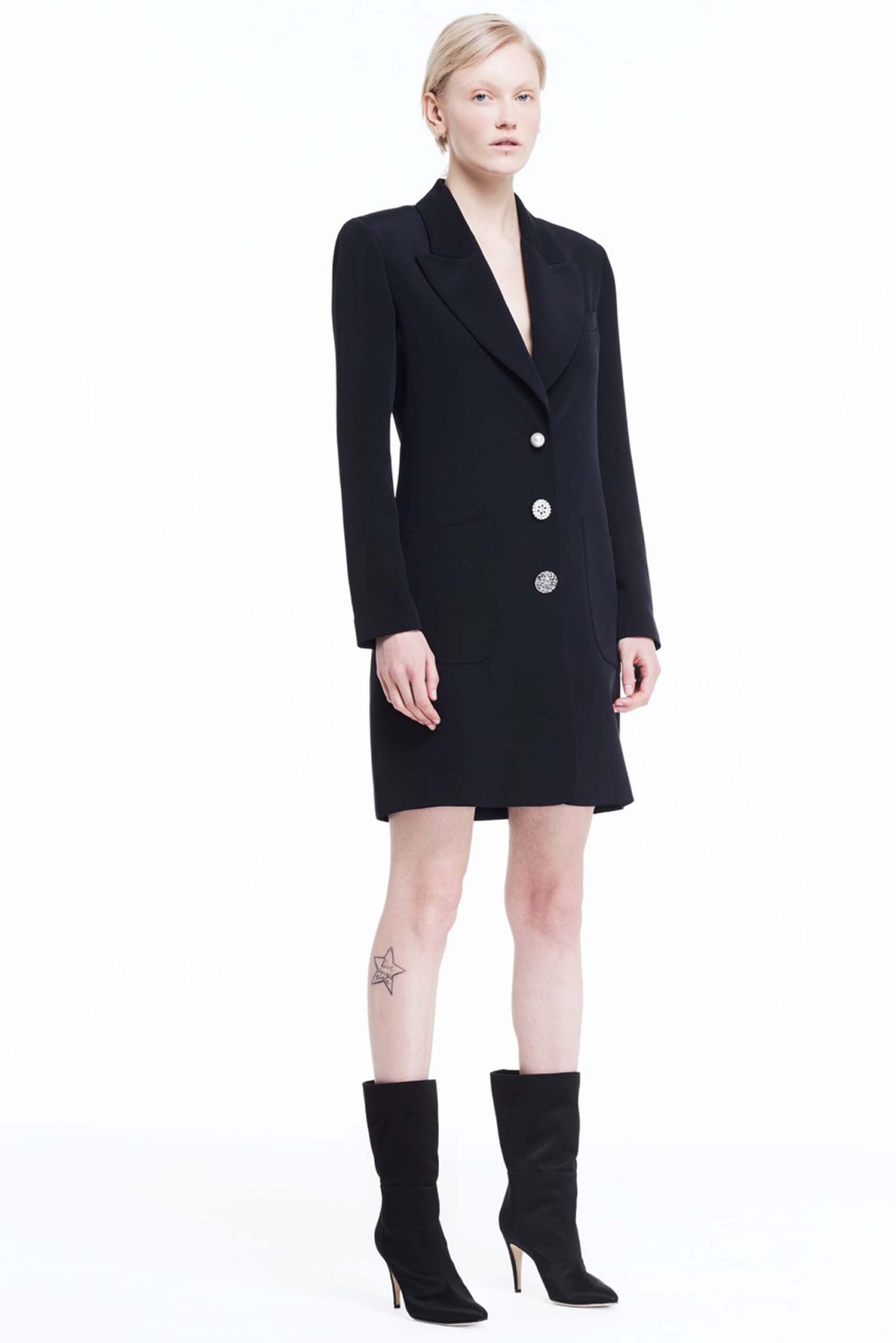 black wool long-sleeve v-neck fitted buttoned pockets blazer