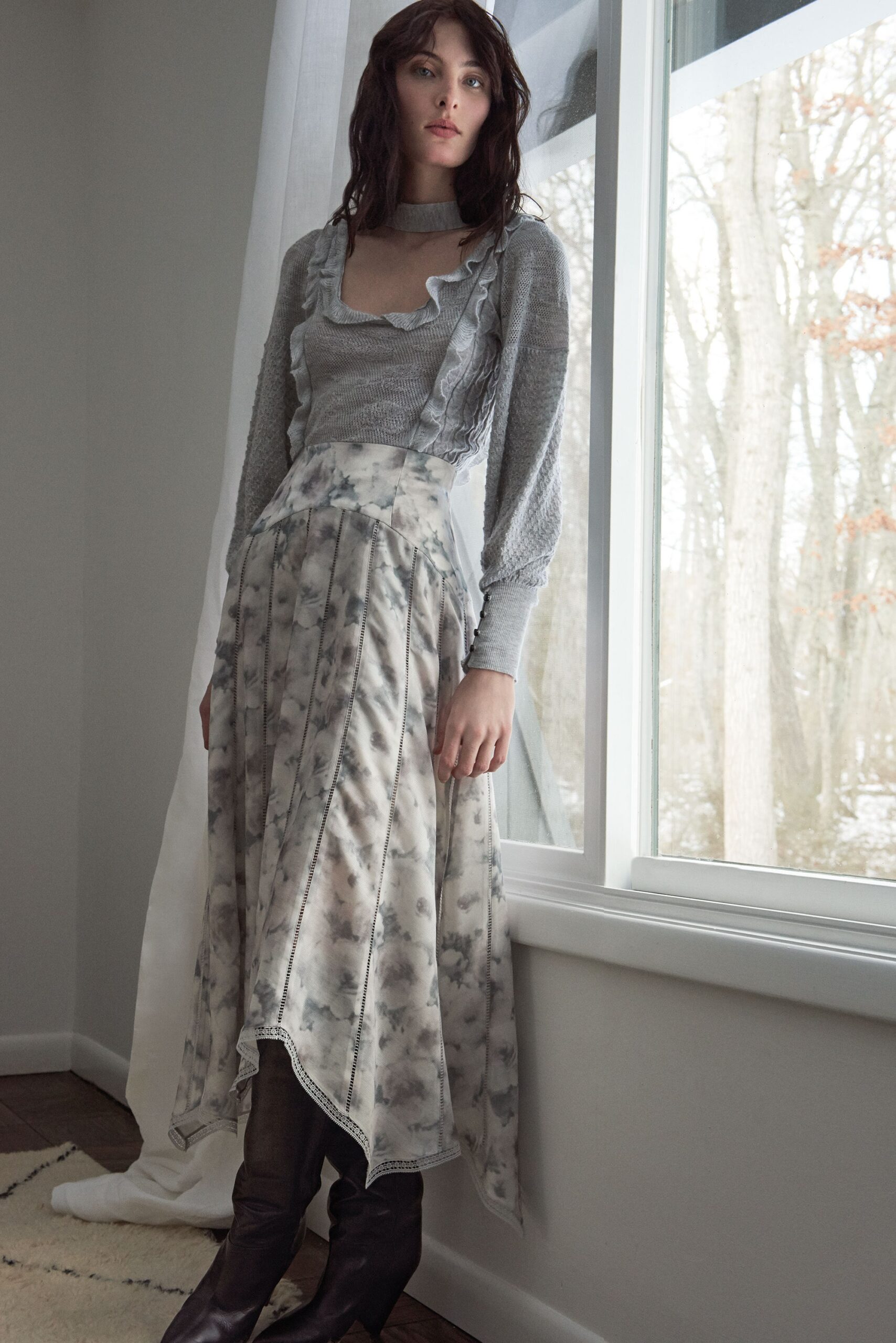 gray cotton long-sleeve v-neck fitted ruffled top