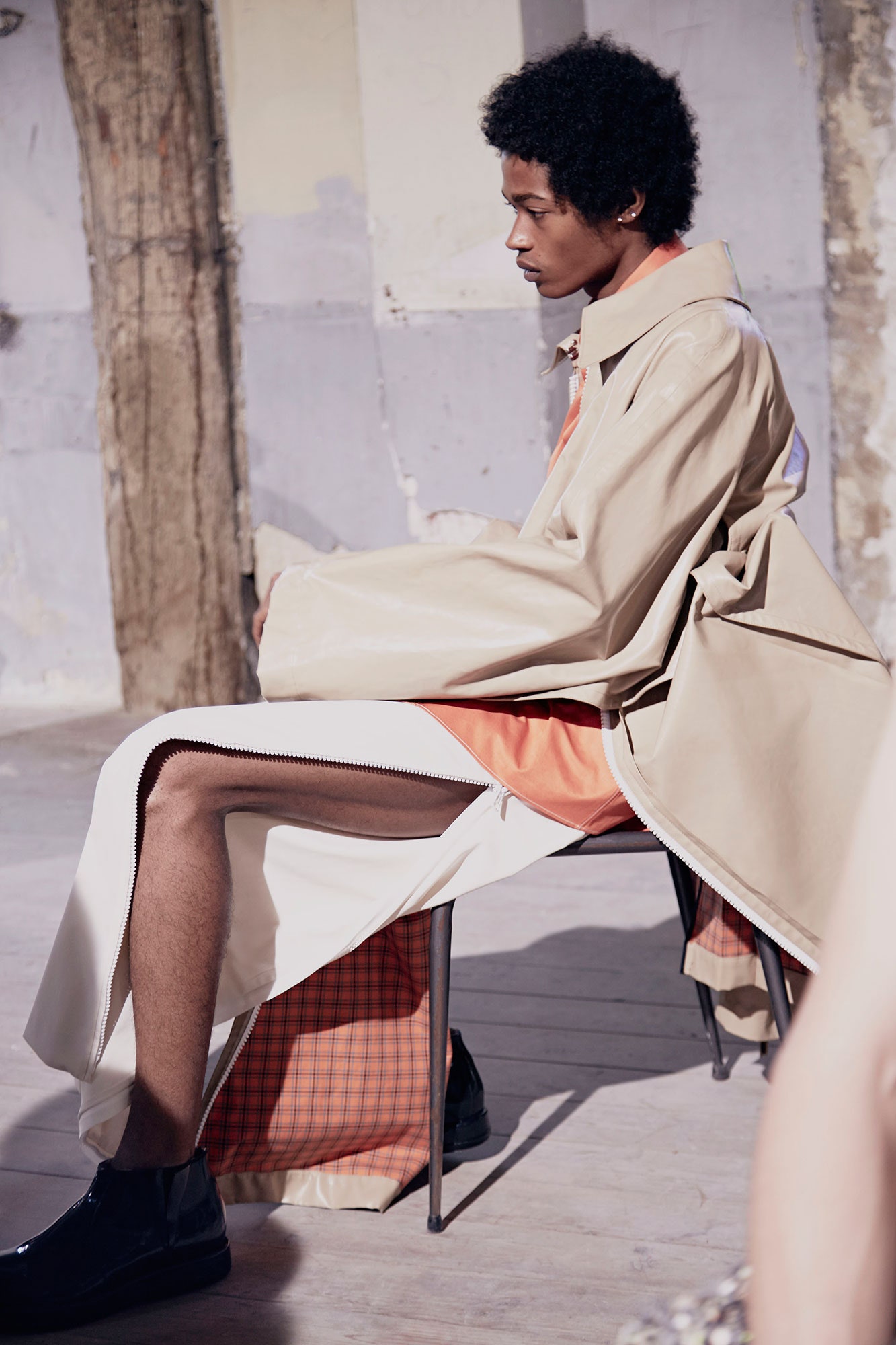 beige vinyl long-sleeve collared relaxed zippered coat