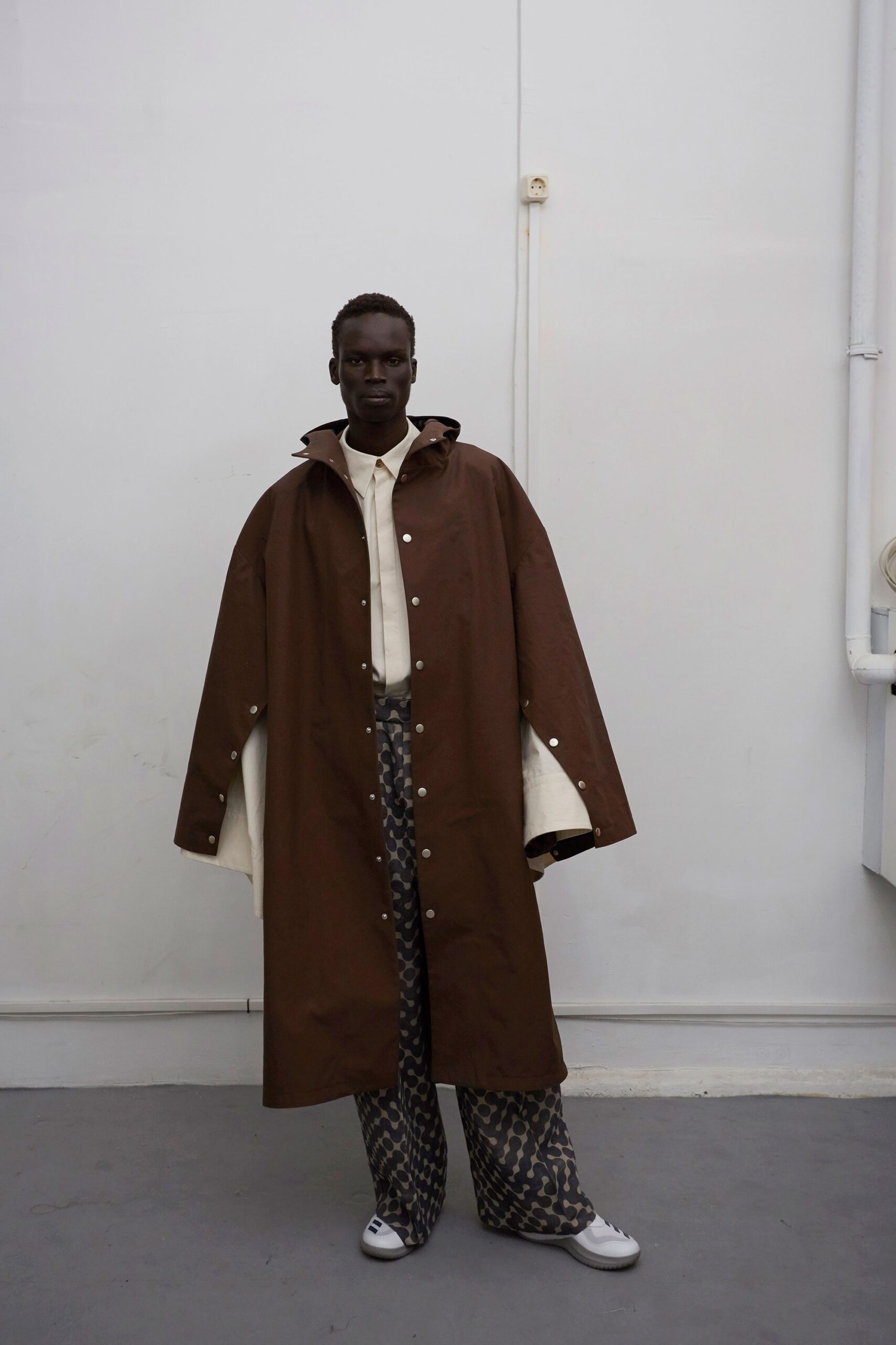 brown cotton hooded relaxed buttoned cape