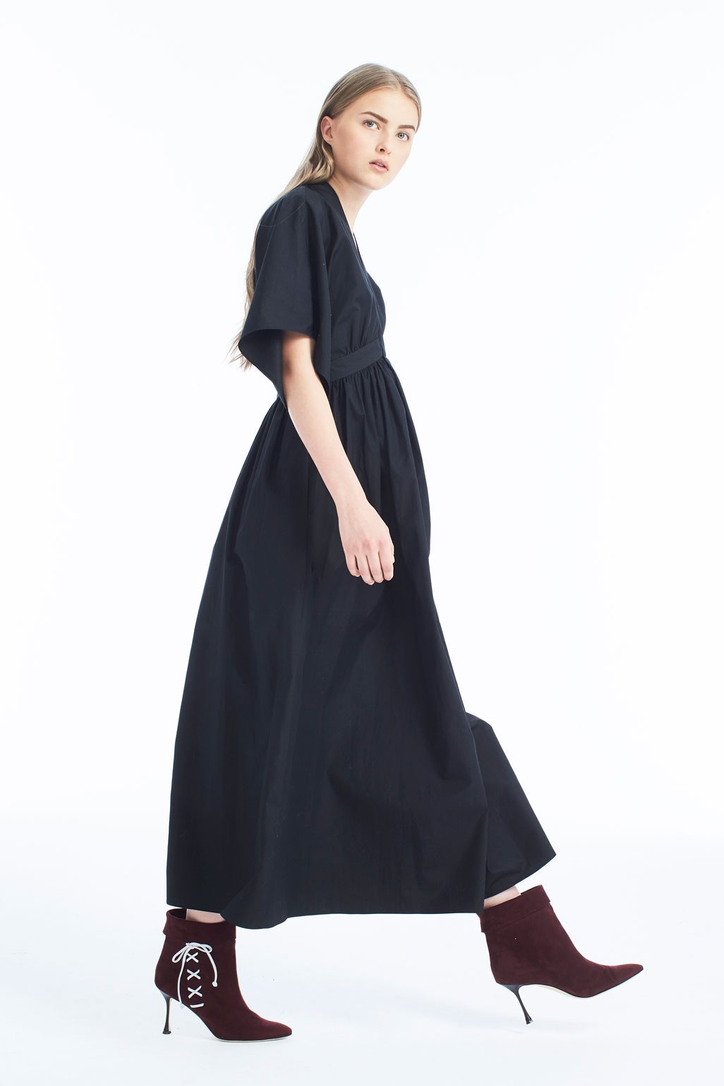 black relaxed maxi dress with red boots